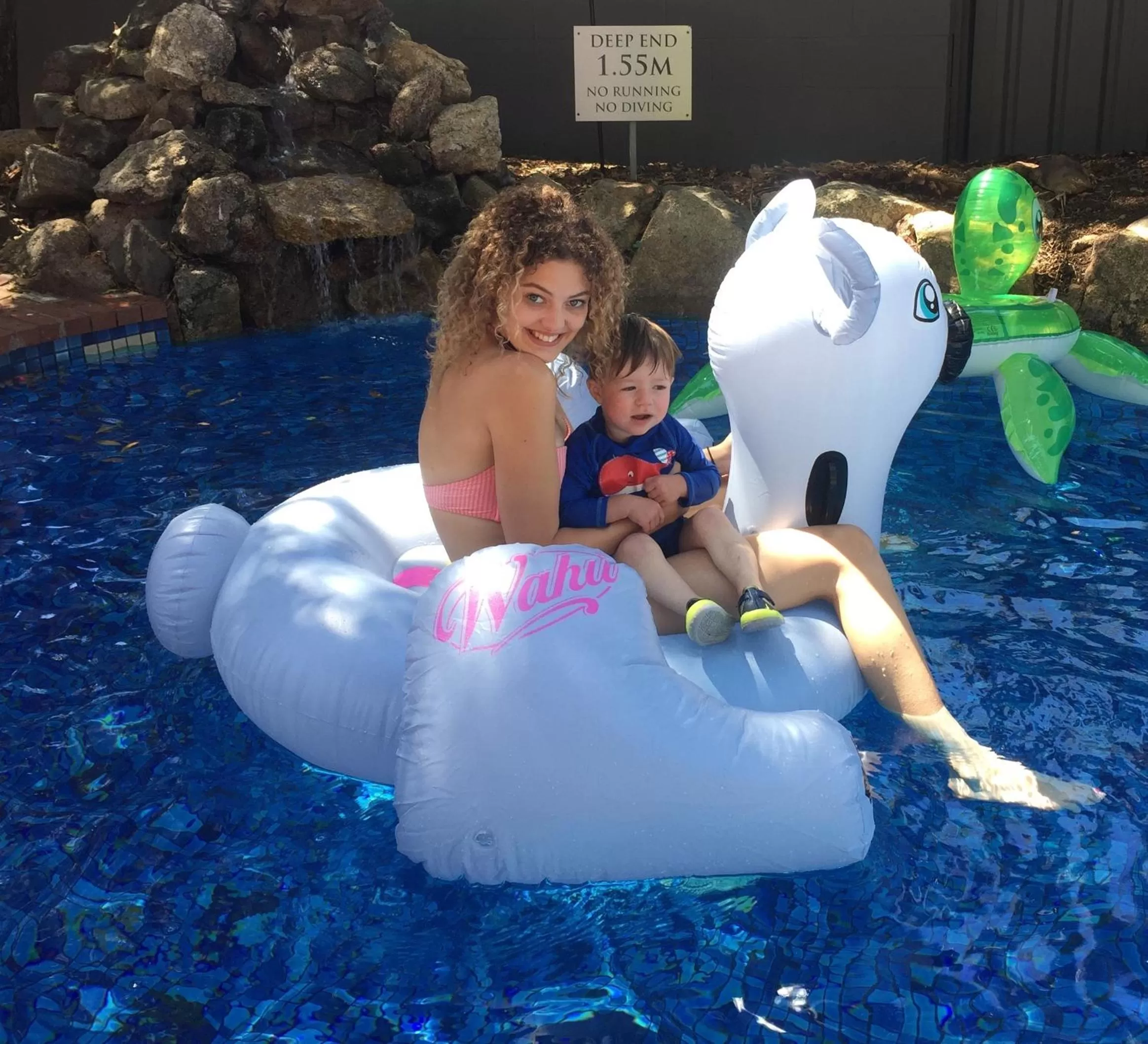 Swimming pool in Mercure Albury