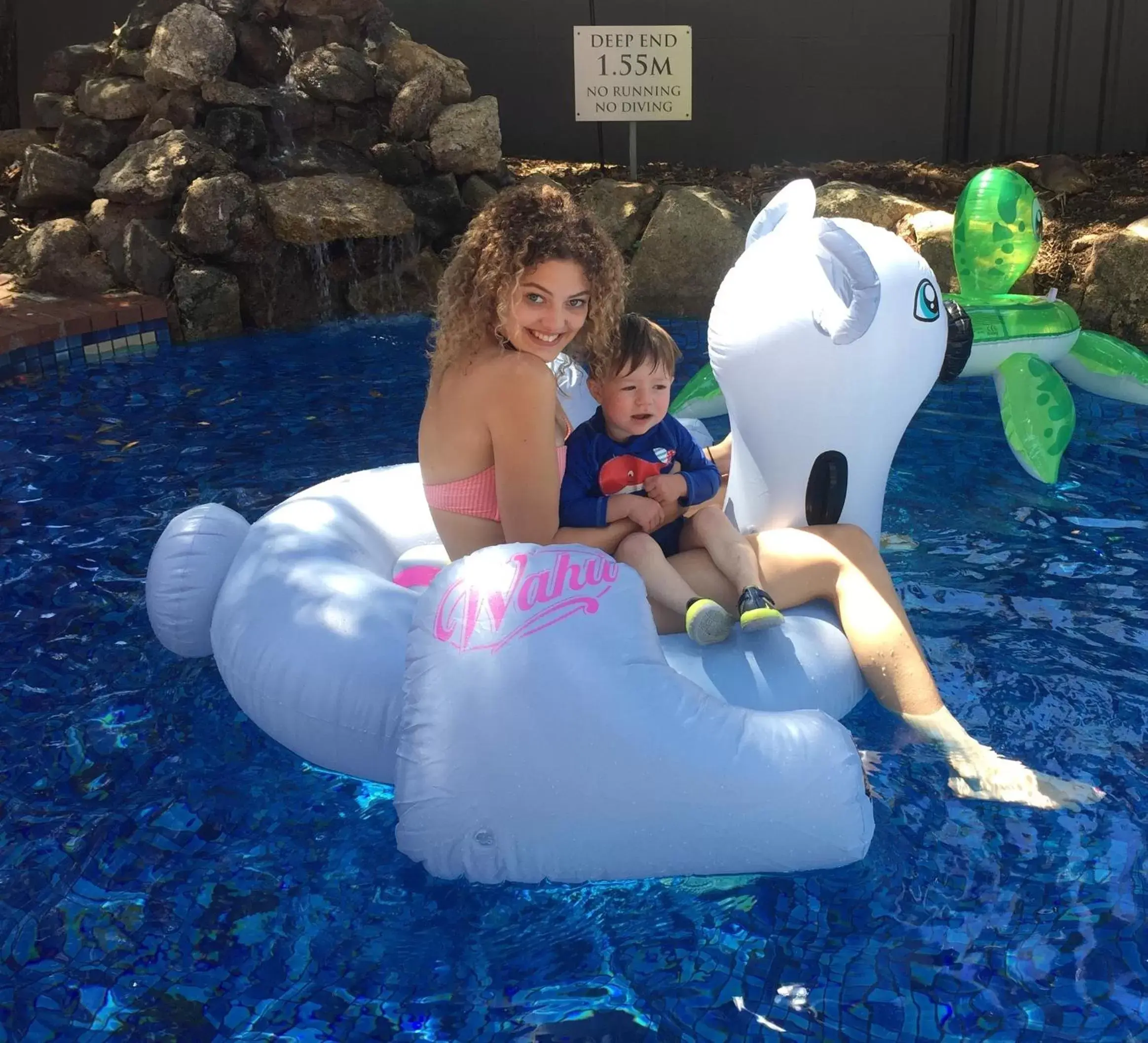 Swimming pool in Mercure Albury Swimming pool in Mercure Albury