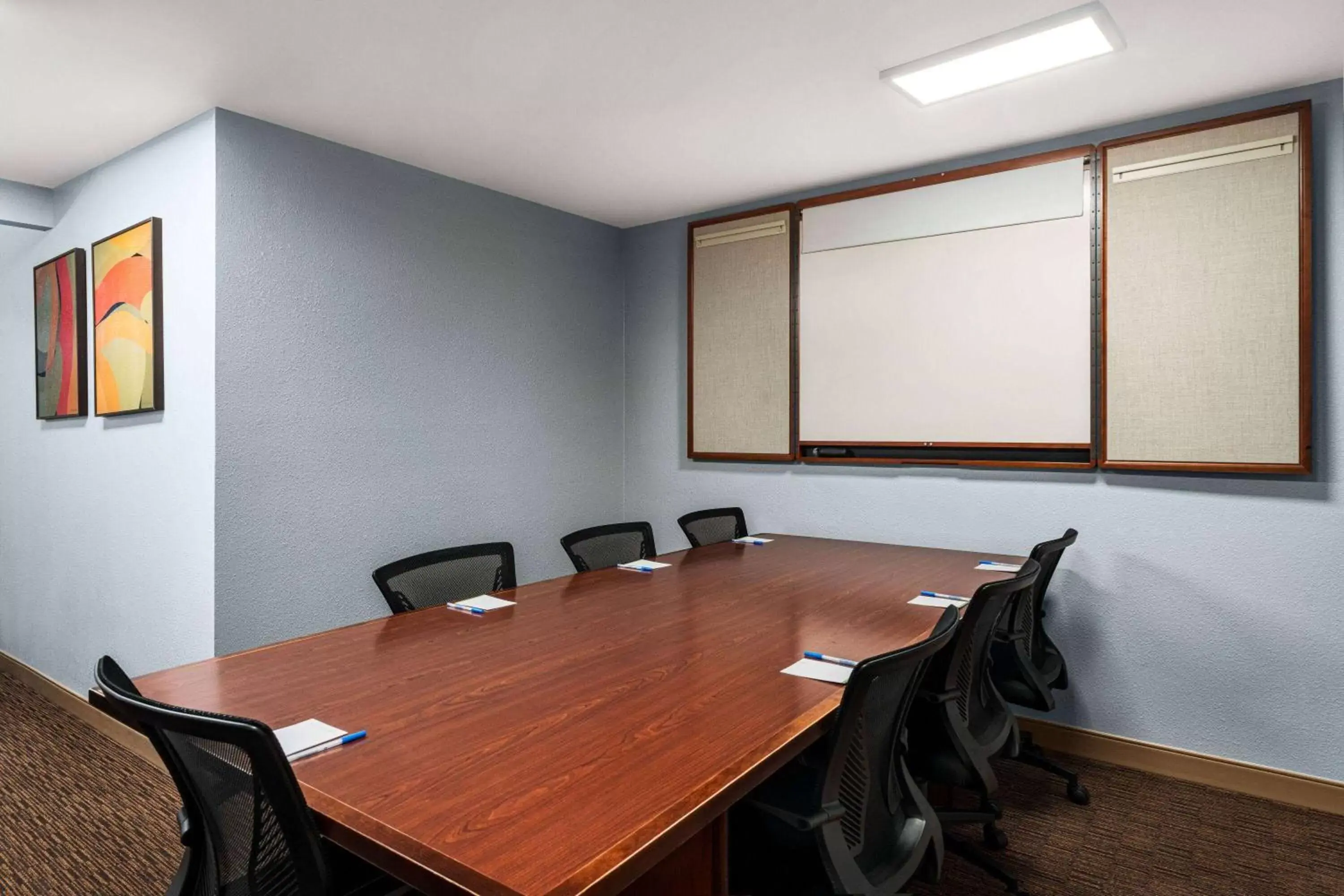 Meeting/conference room in La Quinta by Wyndham Chicago Tinley Park