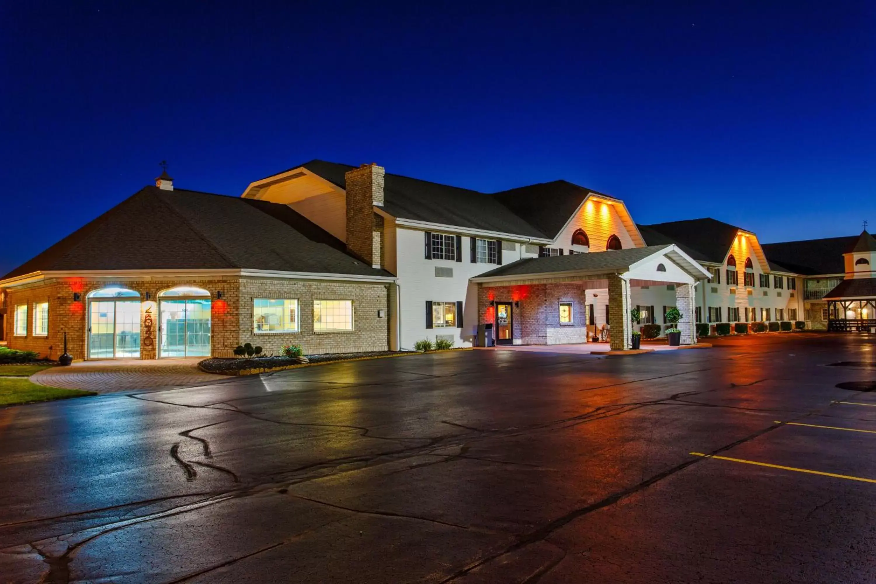 Facade/entrance, Property Building in Hotel J Green Bay