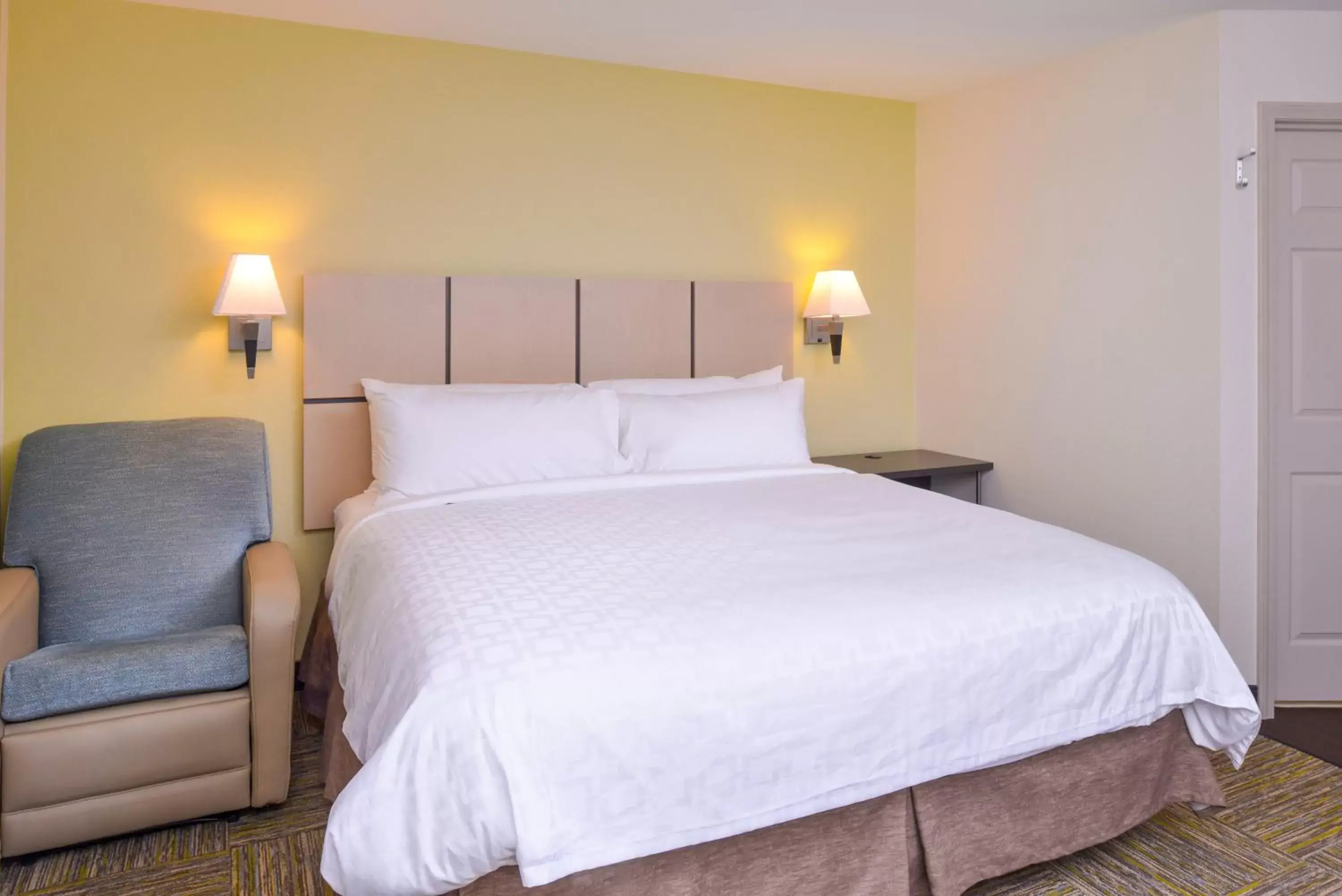 Bed in Candlewood Suites Paducah by IHG Bed in Candlewood Suites Paducah by IHG