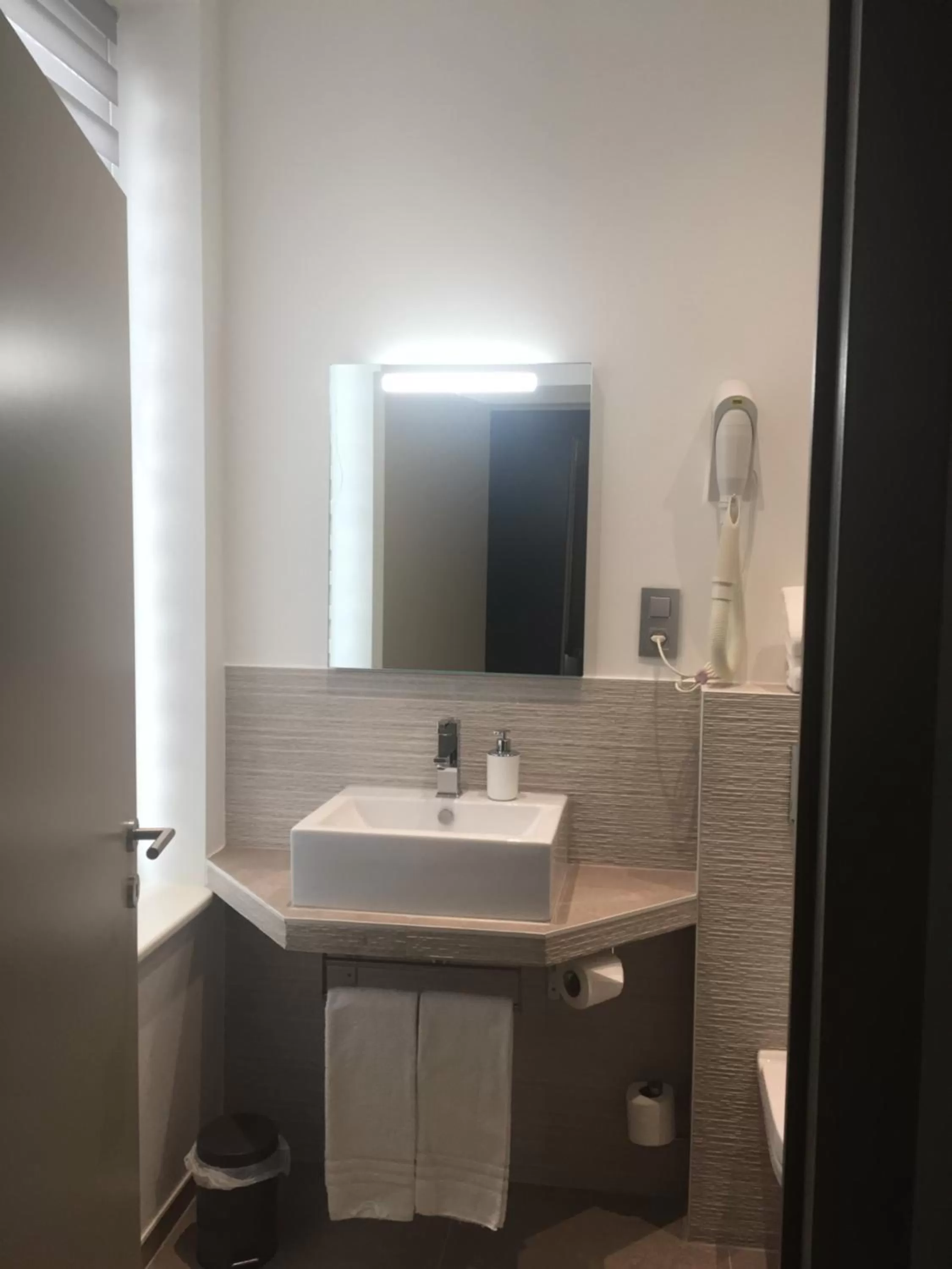 Bathroom in Shelter-rooms