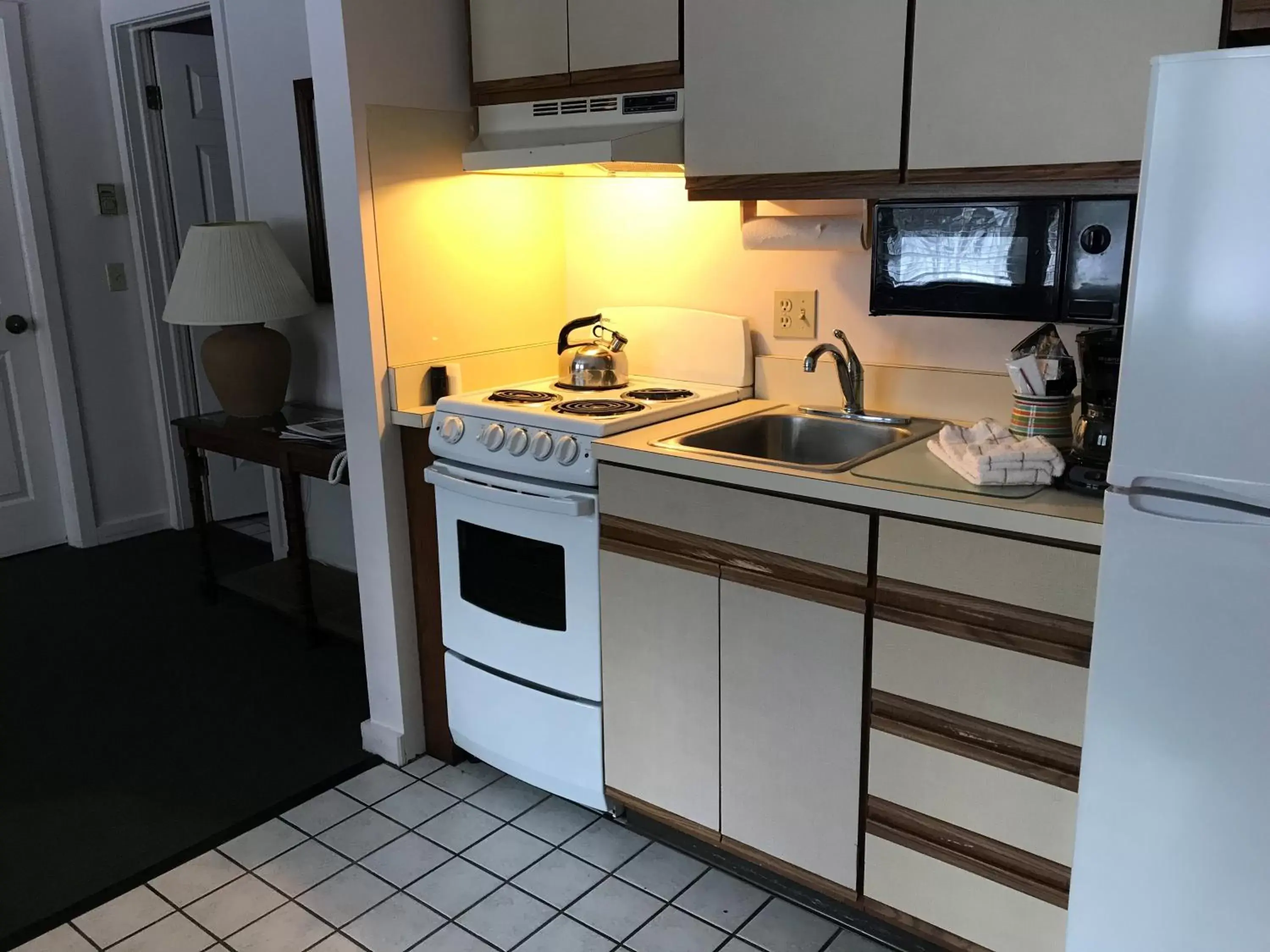 Kitchen or kitchenette, Kitchen/Kitchenette in Traverse Bay Inn