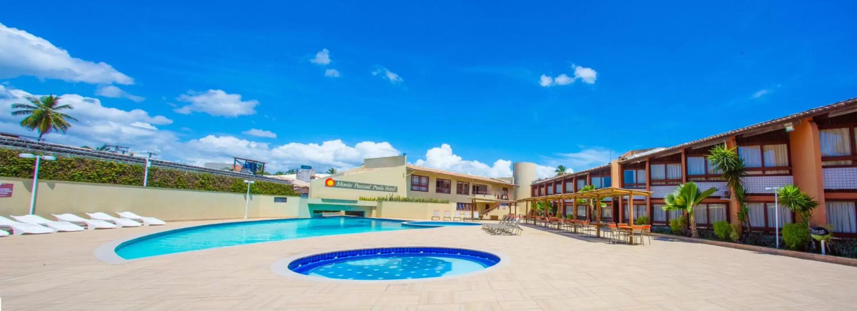 Property building, Swimming Pool in Monte Pascoal Praia Hotel