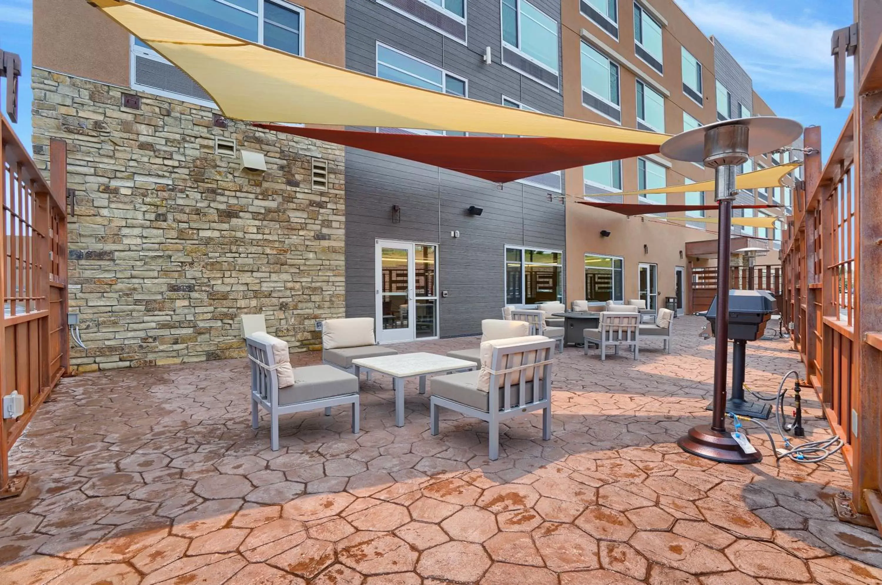 Balcony/Terrace, Restaurant/Places to Eat in Best Western Plus Executive Residency Fillmore Inn