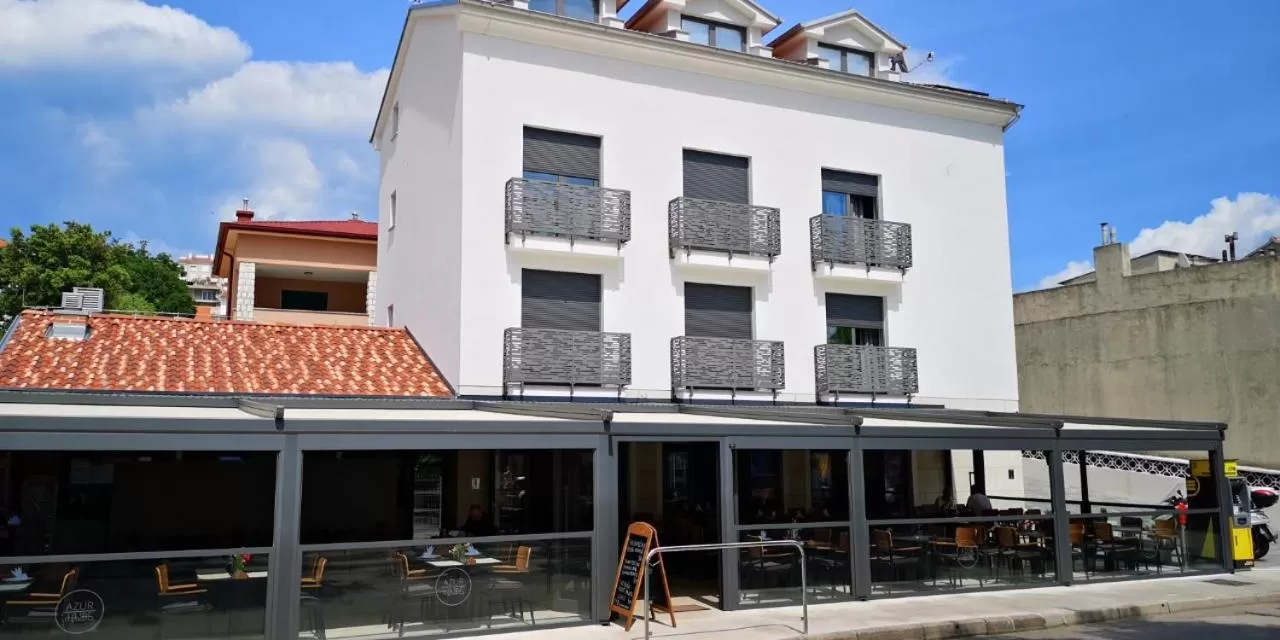 Property building in Azur