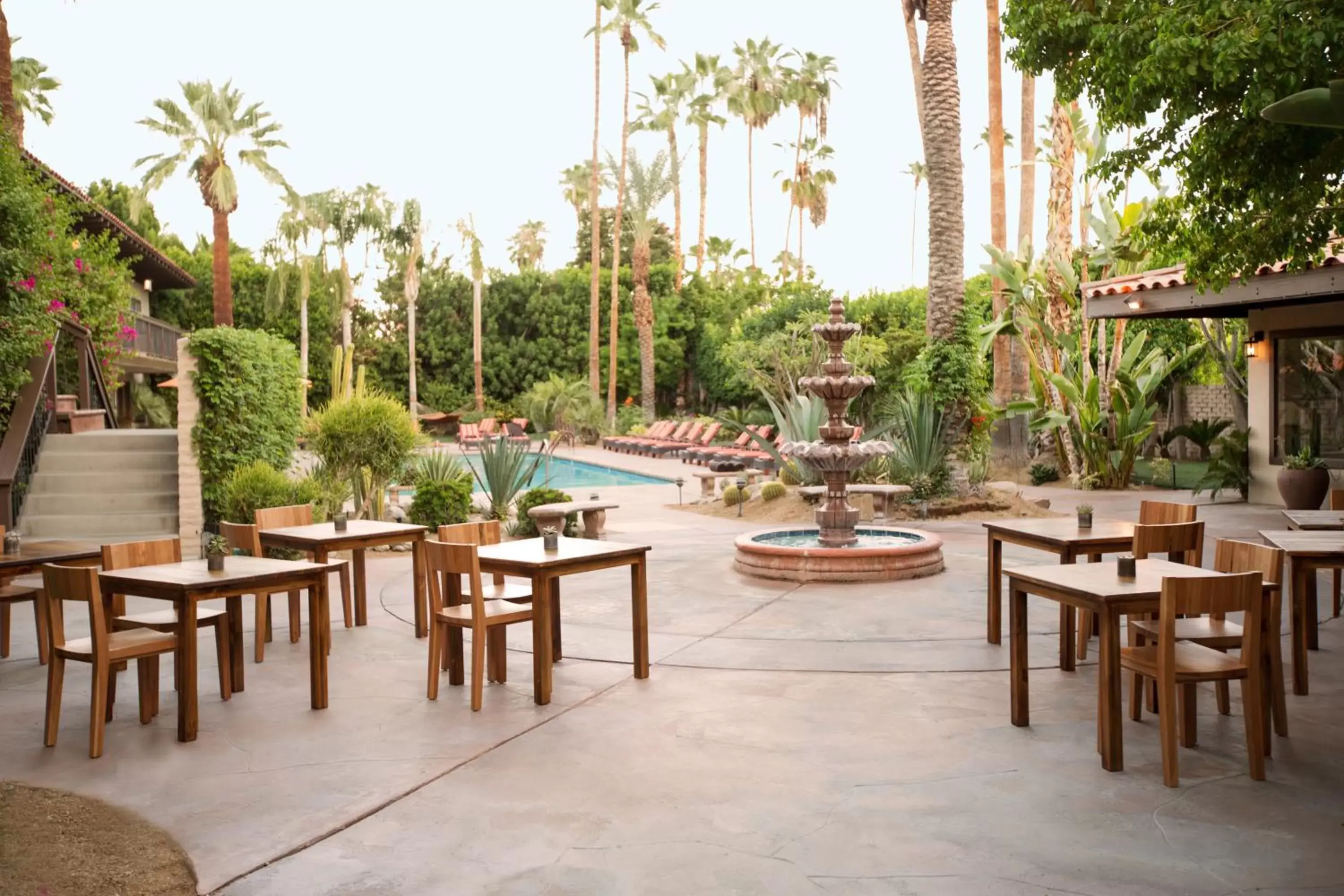 Patio, Restaurant/Places to Eat in Santiago Resort - Palm Springs Premier Gay Men’s Resort