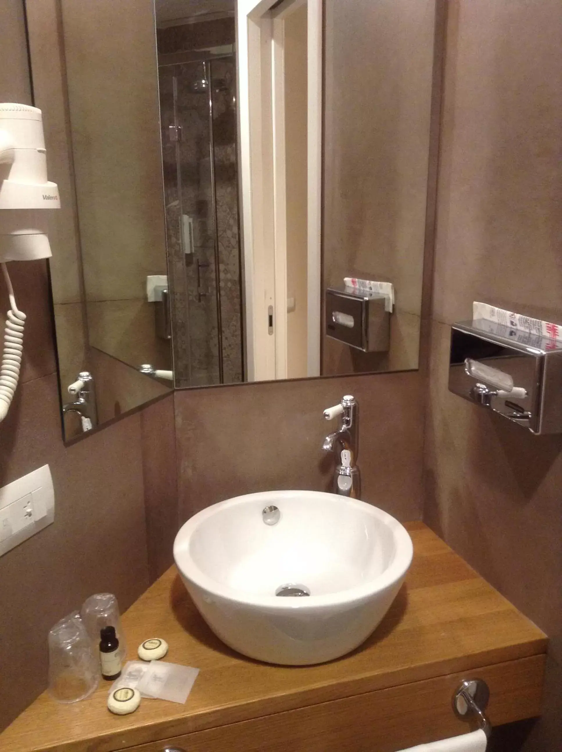 Bathroom in Hotel Elite