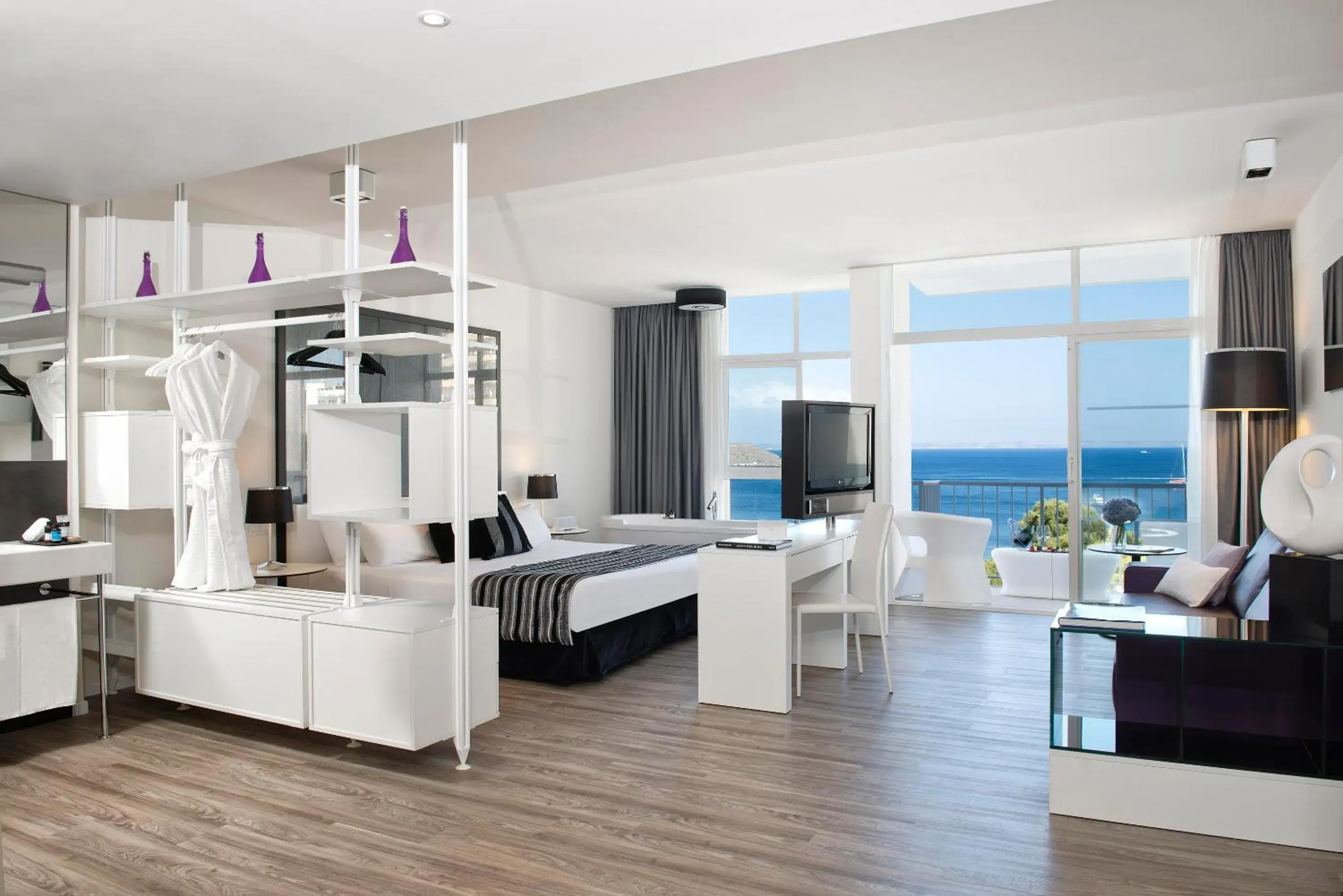 Bed in Melia South Beach