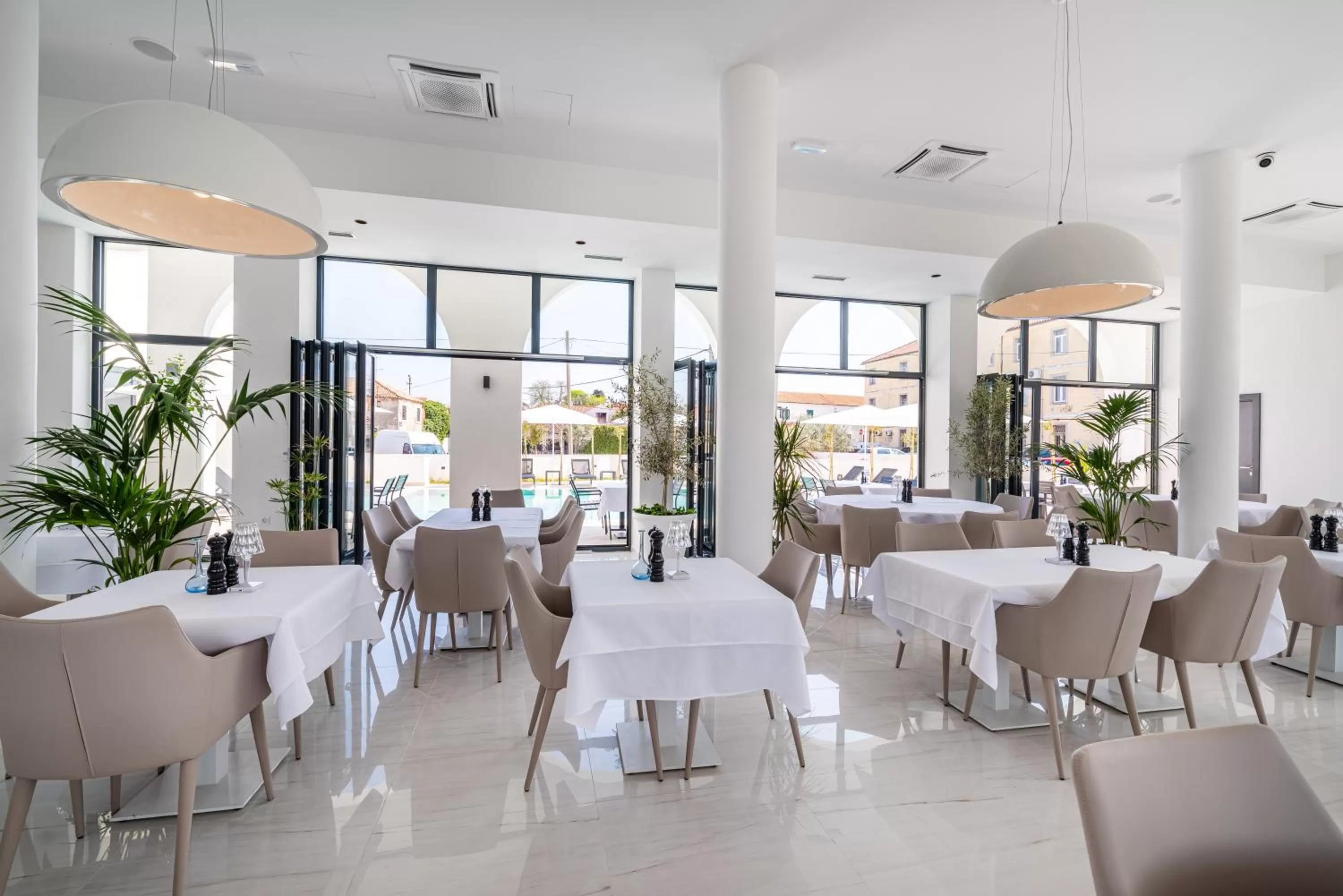 Restaurant/places to eat in Miramare Hotel