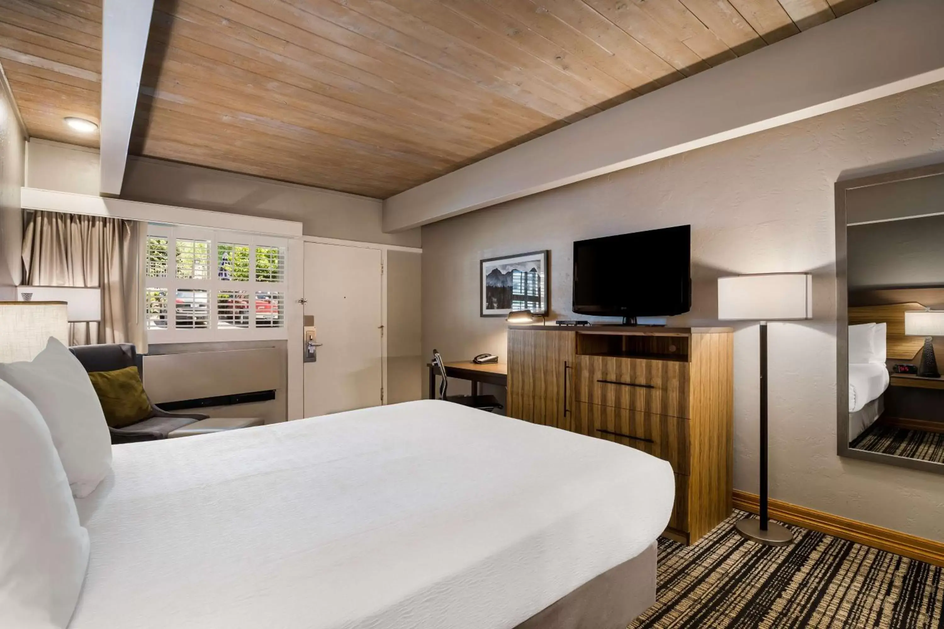 Bedroom, TV/Entertainment Center in Best Western Antlers