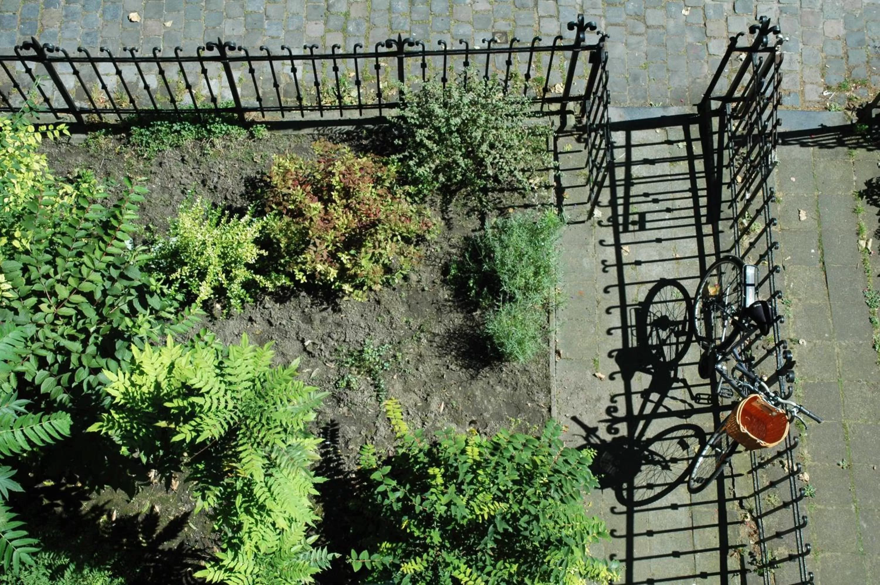 Facade/entrance in Villa des Roses Voltaire