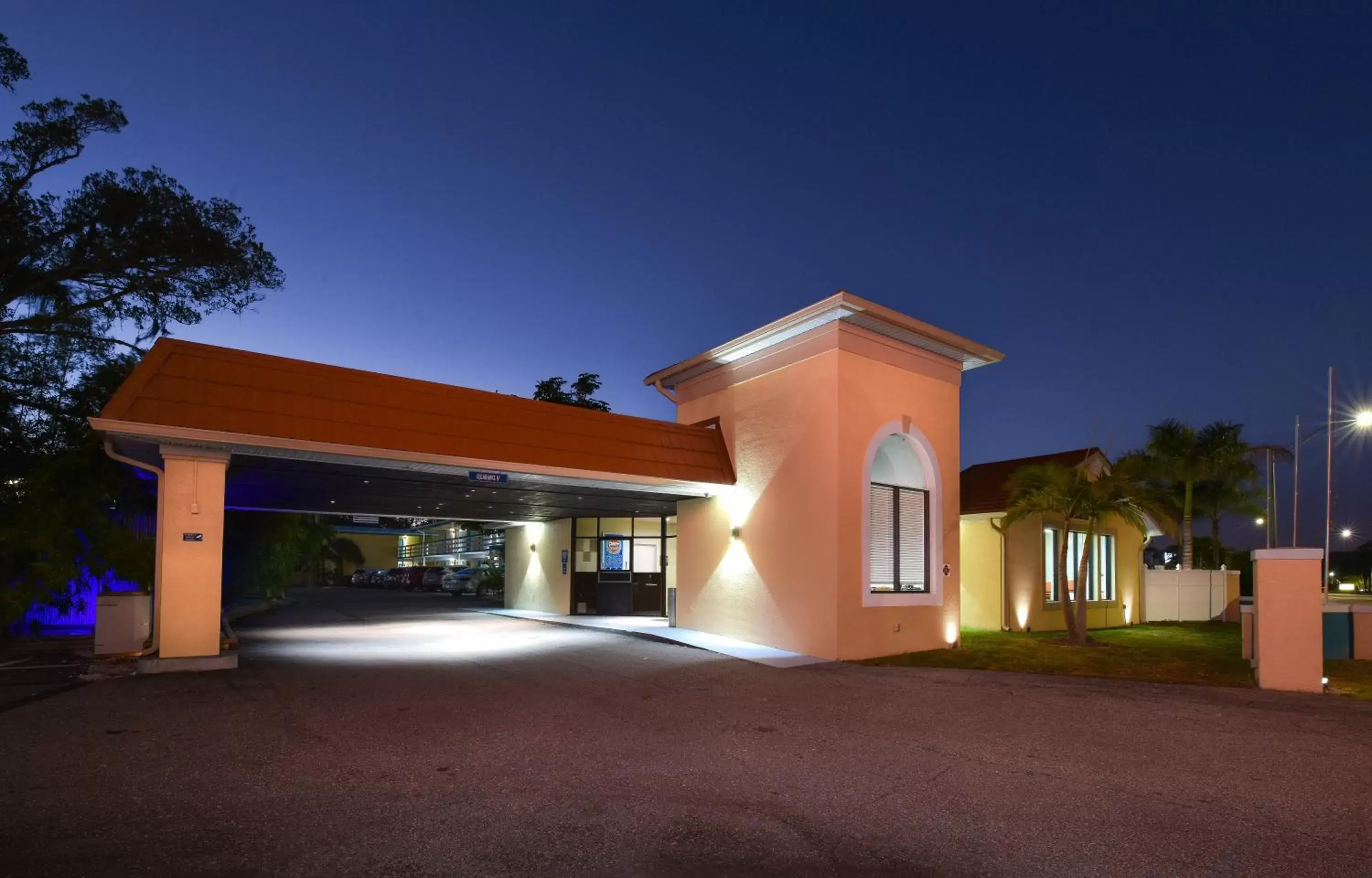 Facade/entrance, Property Building in Golden Host Resort Sarasota