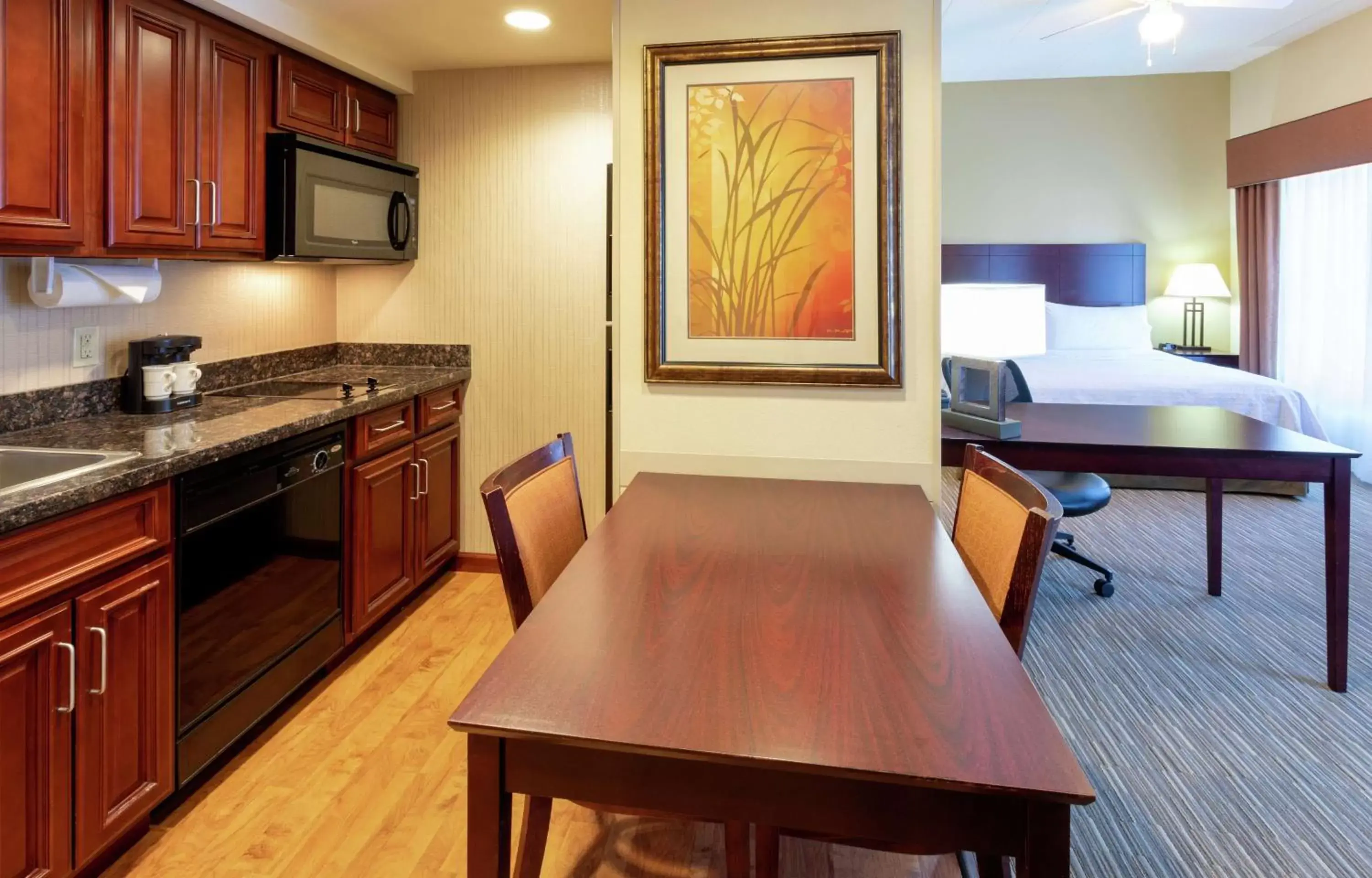 Bedroom, Kitchen/Kitchenette in Homewood Suites by Hilton Minneapolis - Saint Louis Park at West End