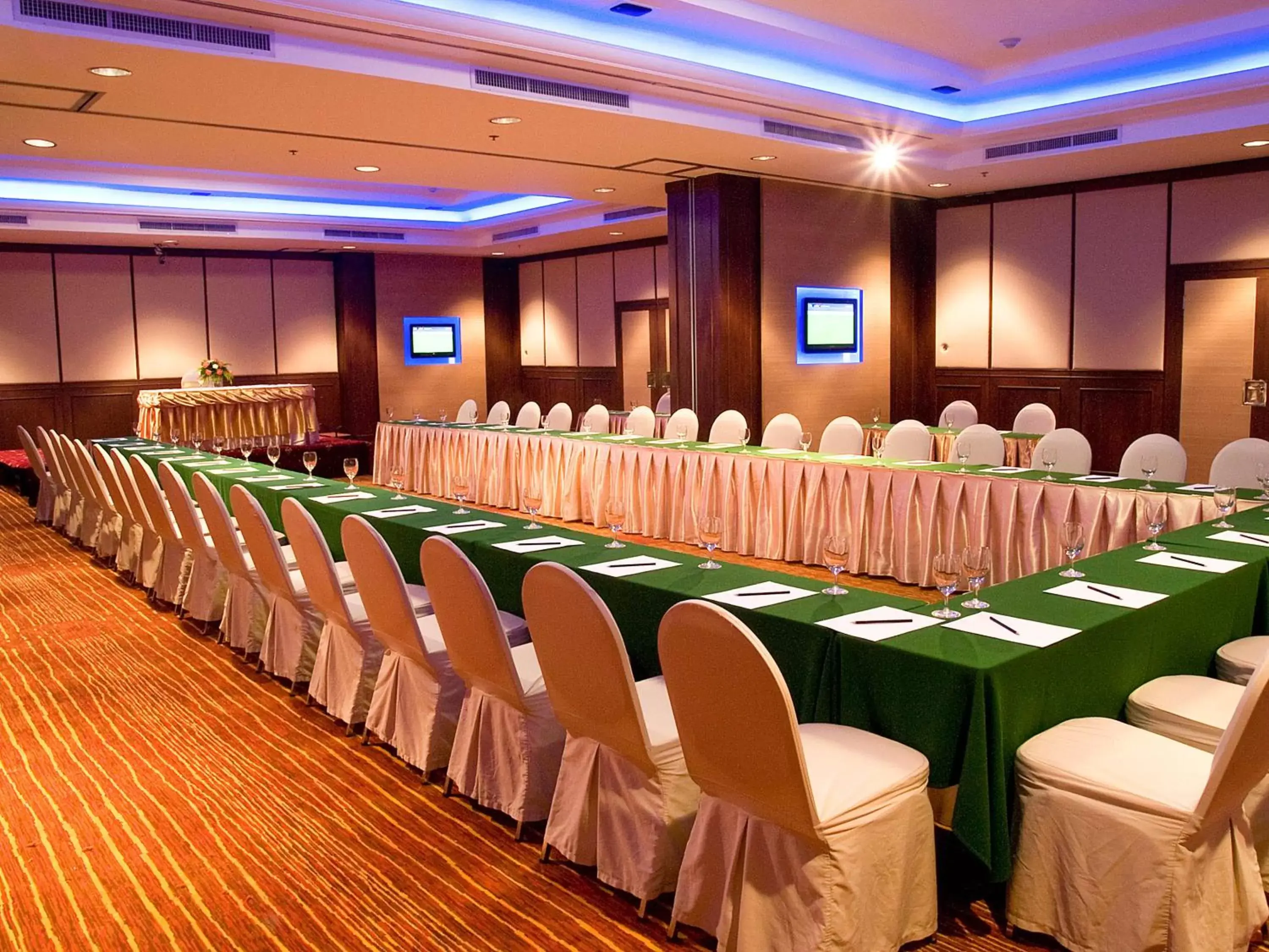 Meeting/conference room in Zenith Sukhumvit Hotel - SHA Extra Plus