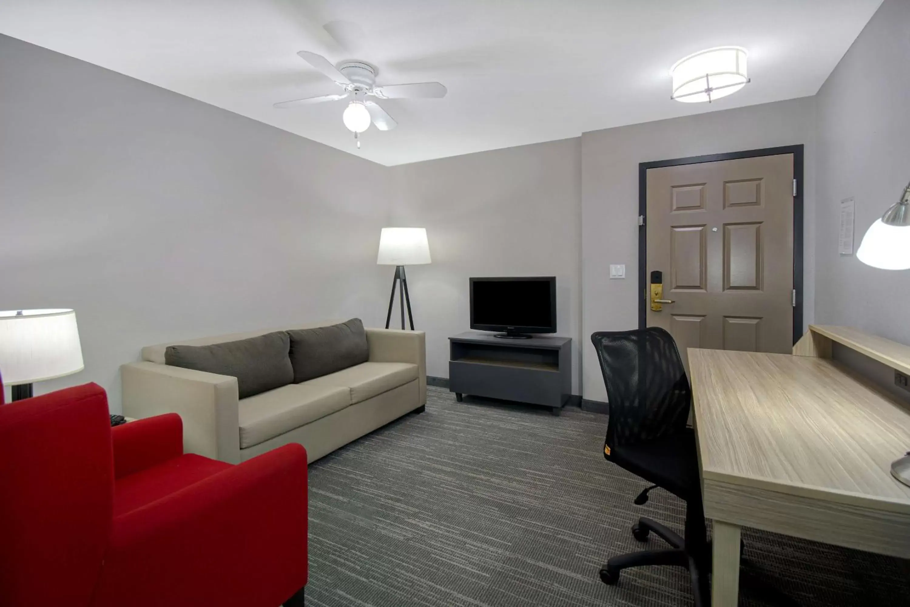 Photo of the whole room, Seating Area in Country Inn & Suites by Radisson, Cincinnati Airport, KY