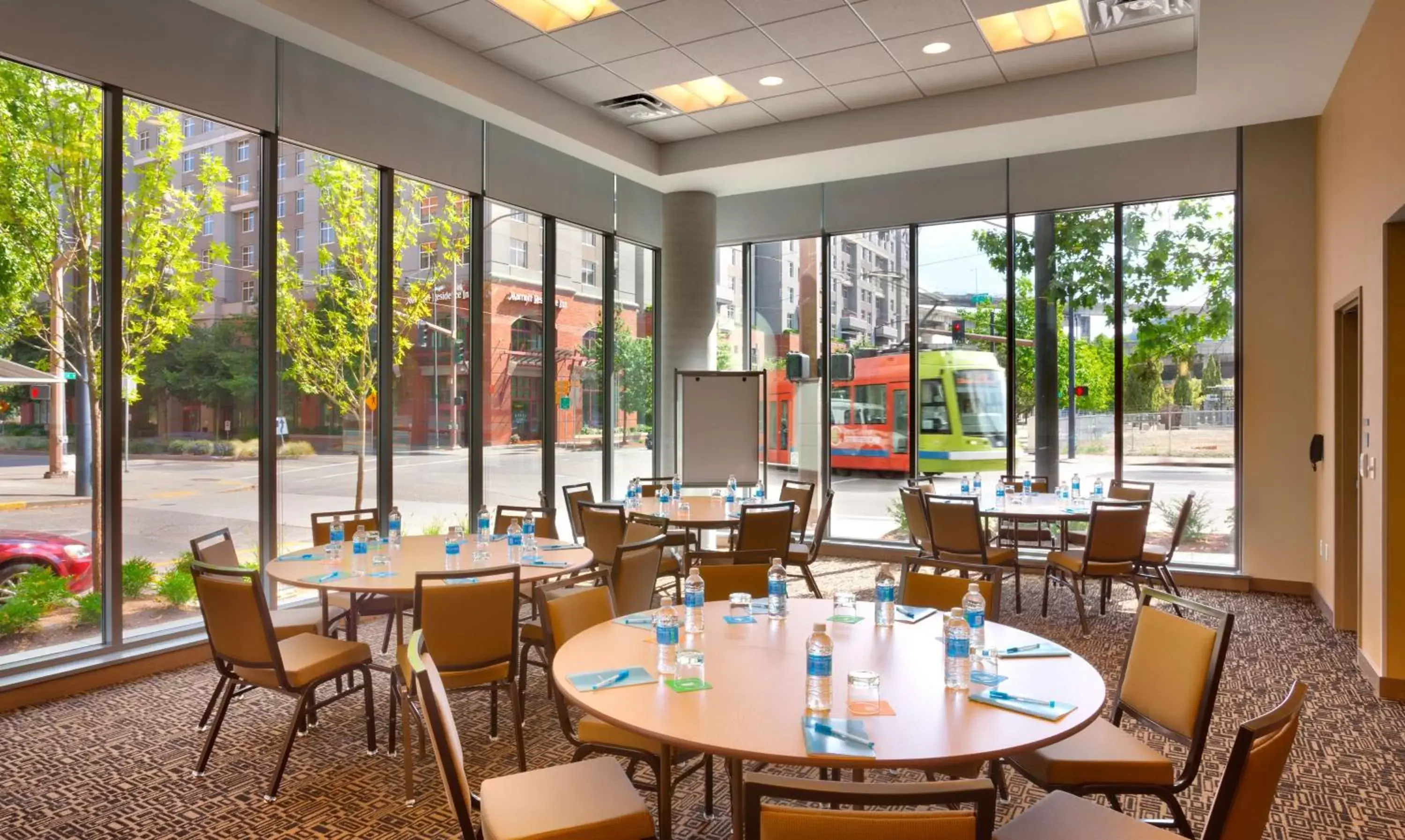 On site, Restaurant/Places to Eat in Hyatt House Portland / Downtown