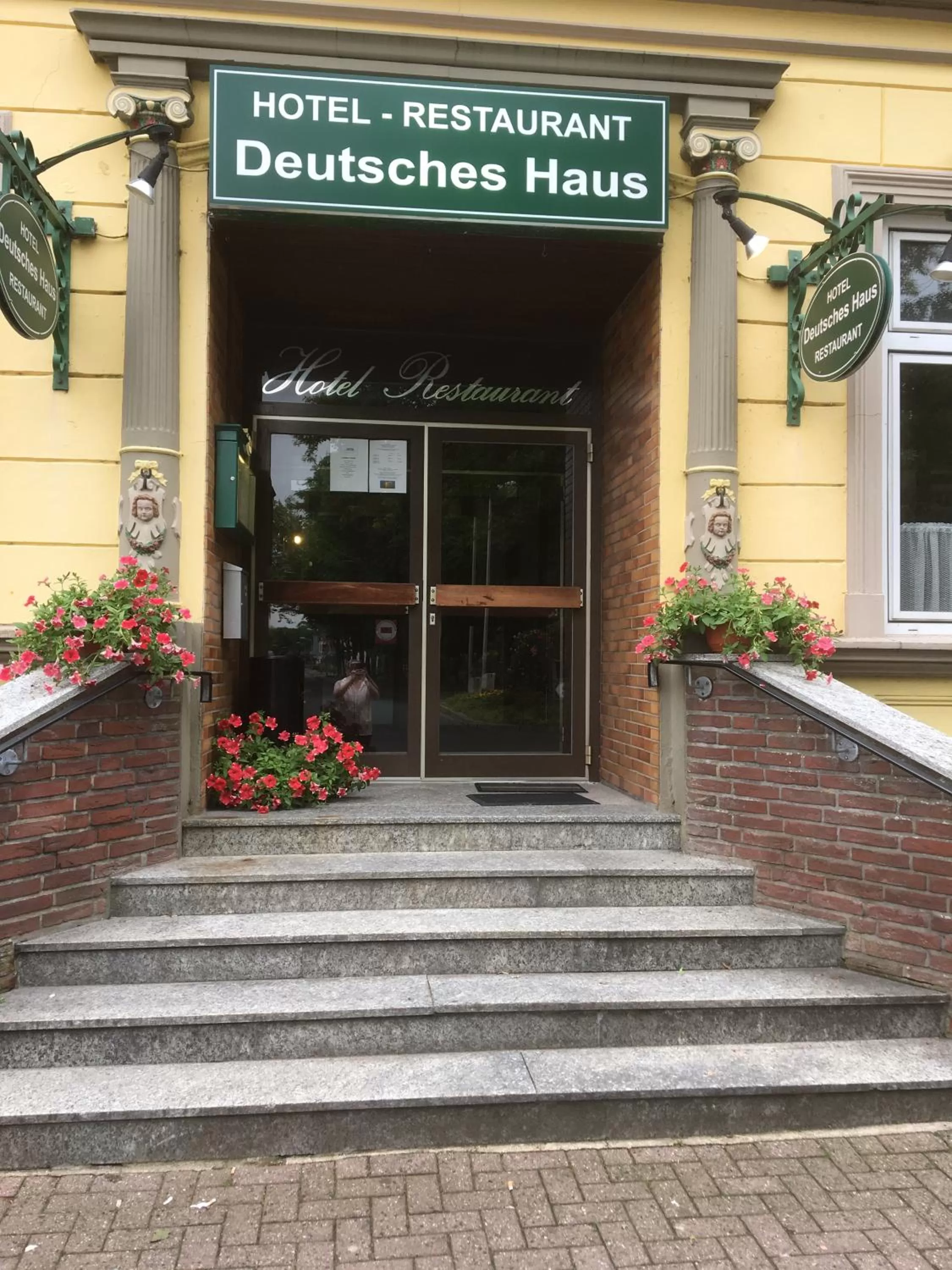 Facade/entrance in Hotel Deutsches Haus