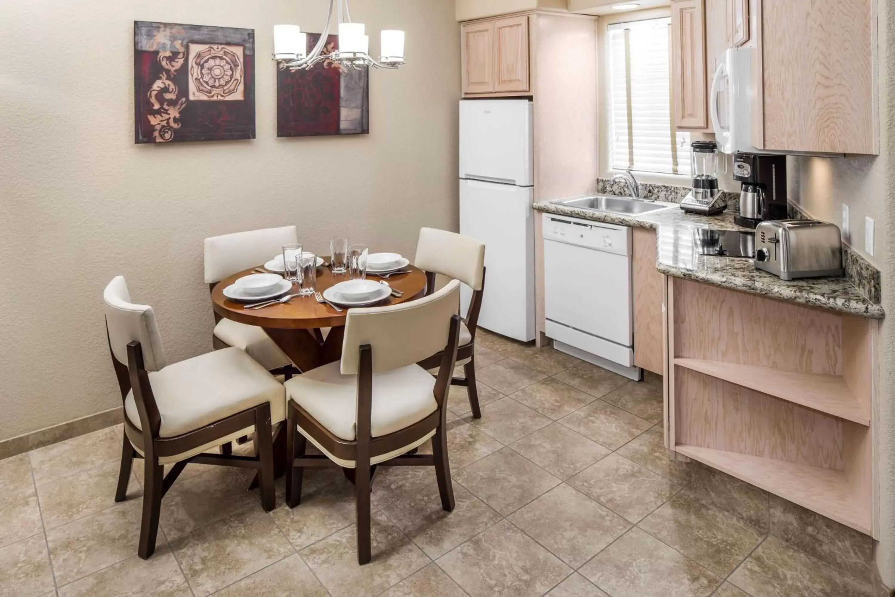 Kitchen or kitchenette, Dining Area in Hilton Vacation Club Scottsdale Villa Mirage