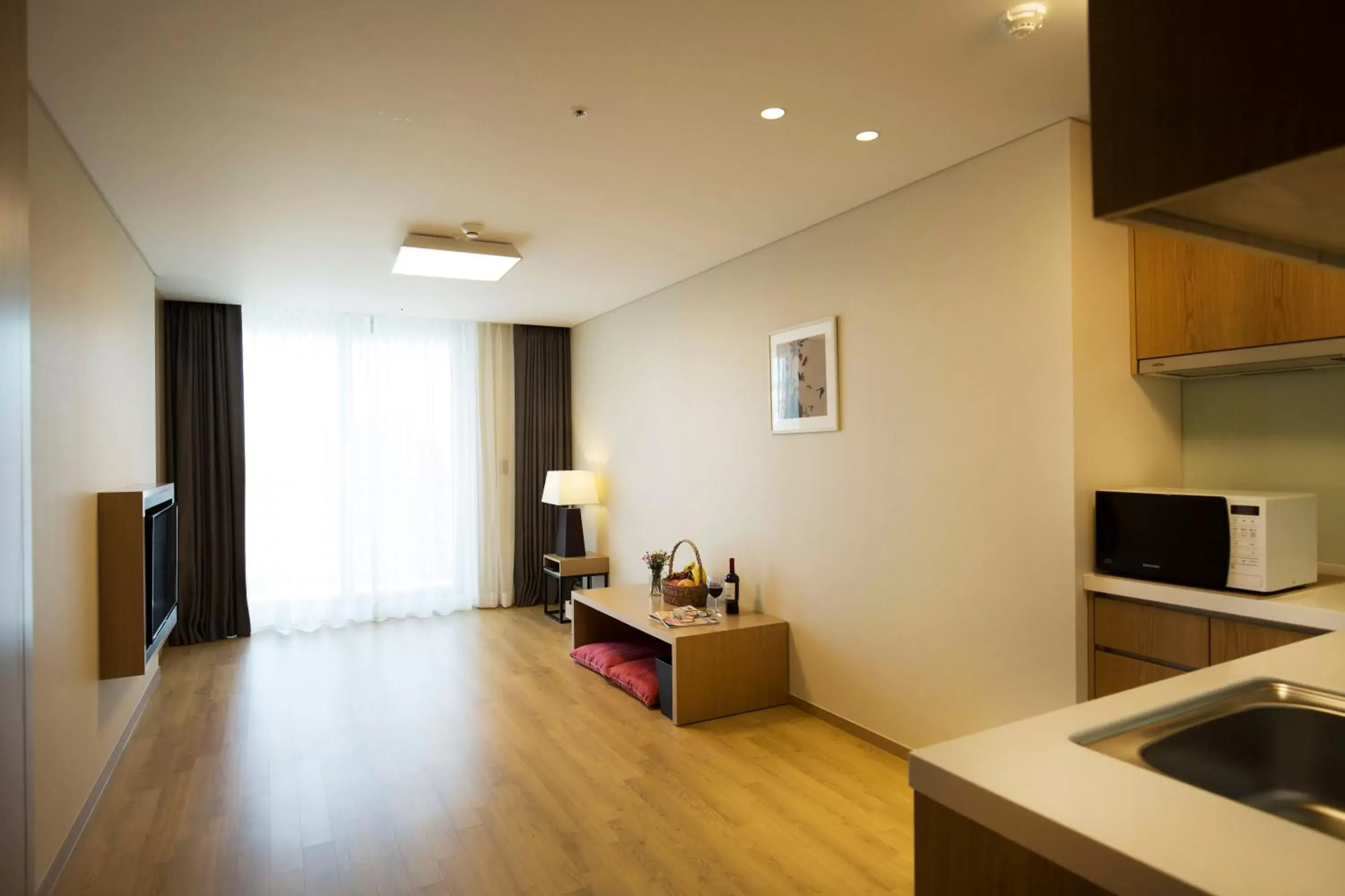 Toilet, TV/Entertainment Center in Best Western Haeundae Hotel