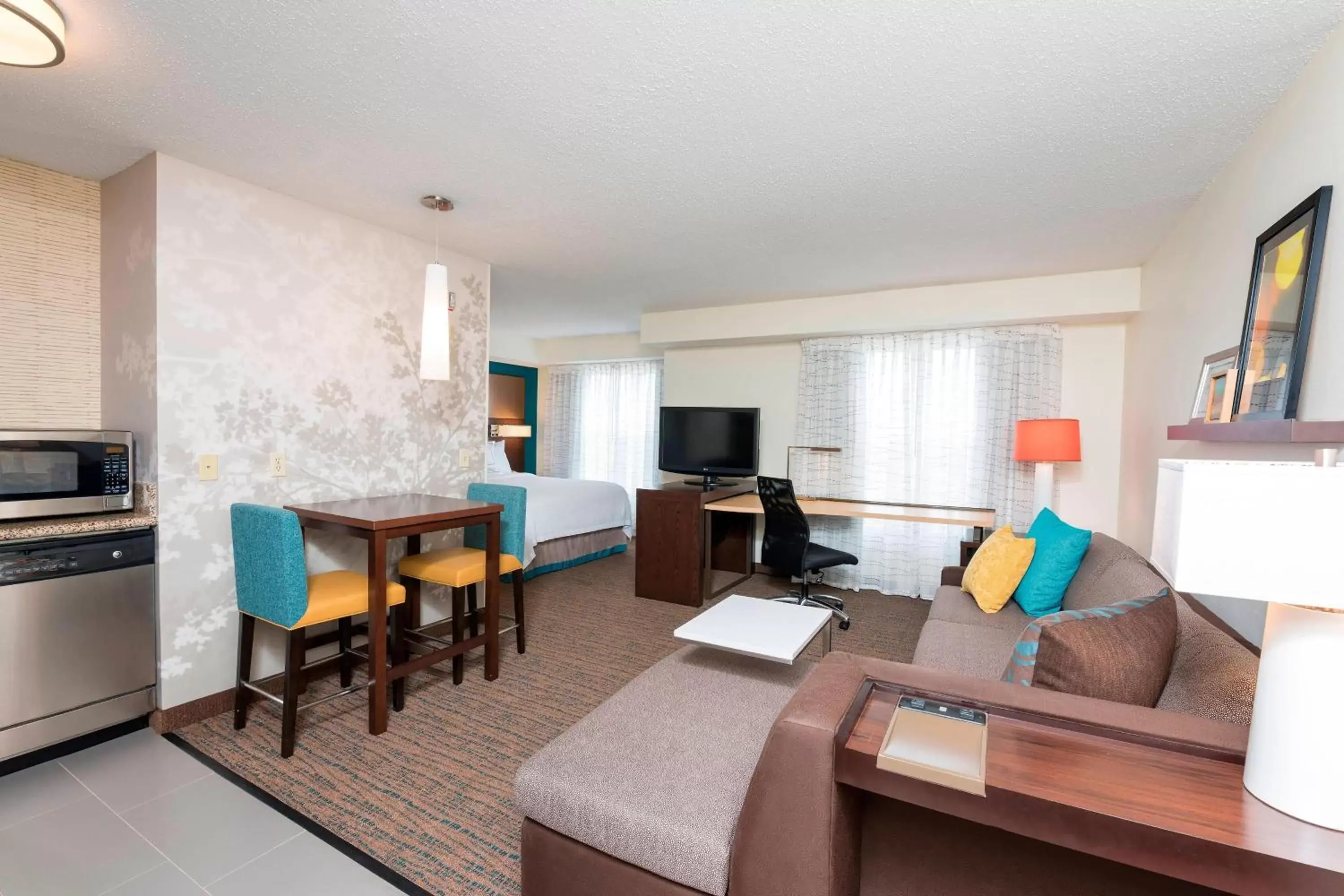 Photo of the whole room, Seating Area in Residence Inn by Marriott Grand Rapids West