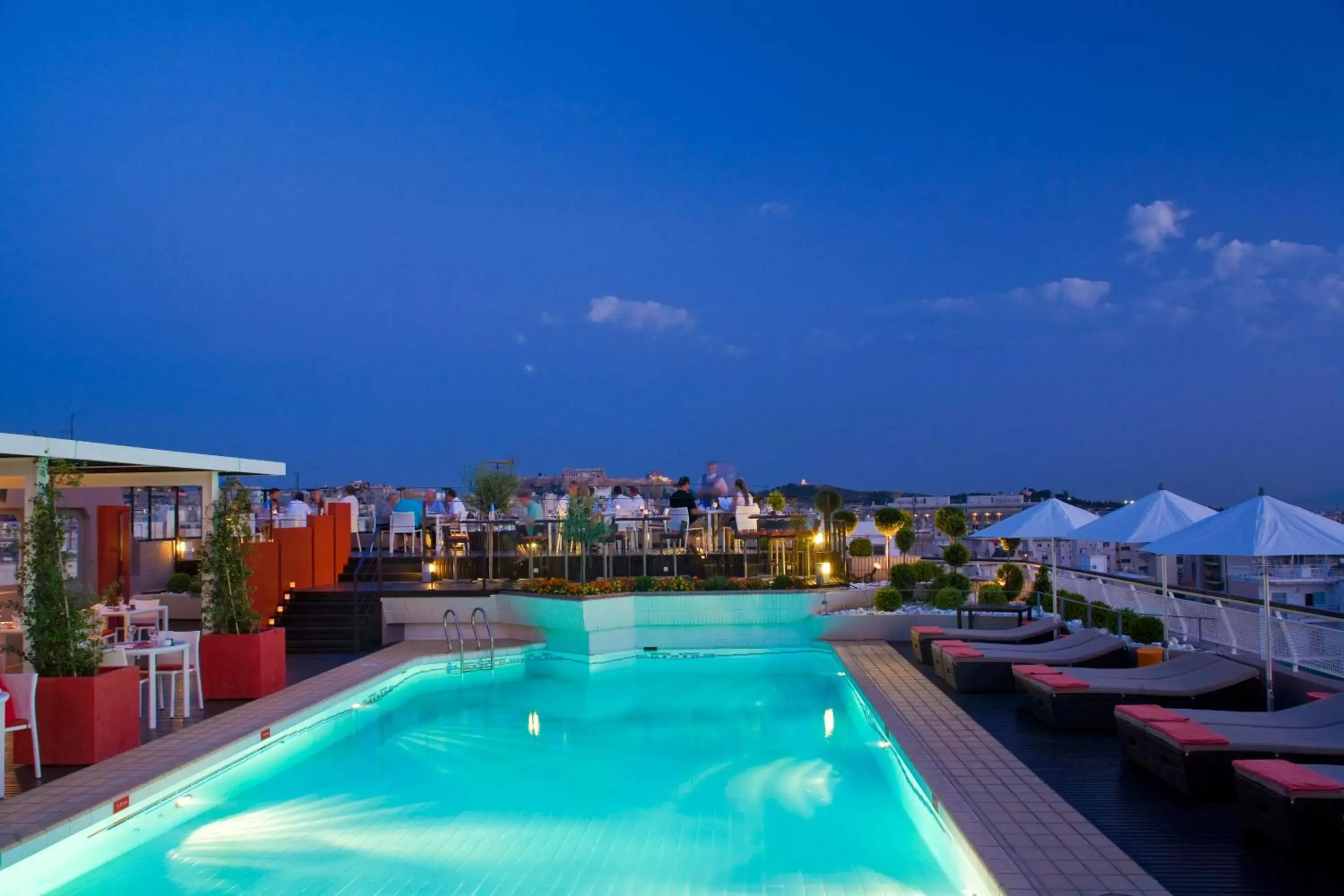 Restaurant/places to eat, Swimming Pool in Novotel Athens