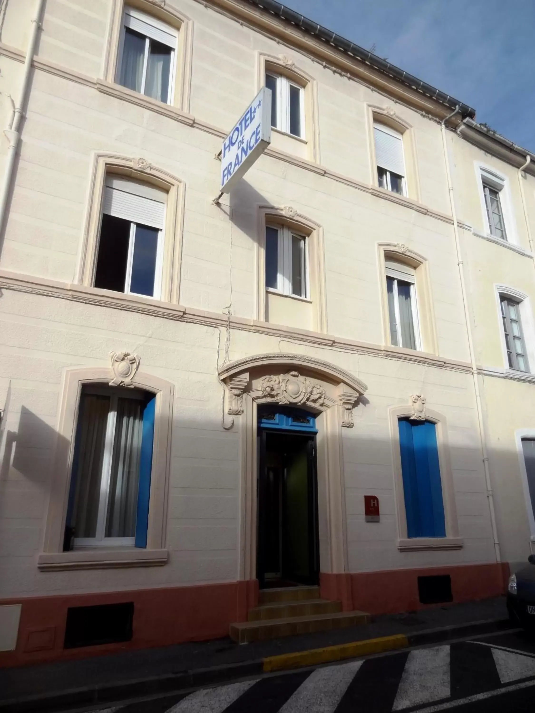 Facade/entrance, Property Building in Hotel de France