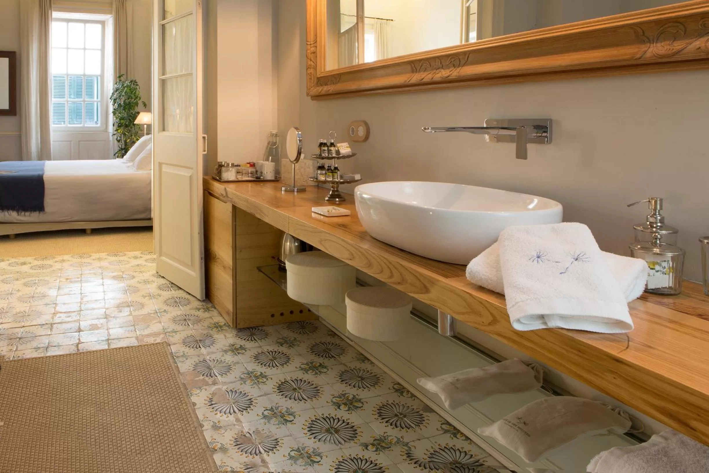 Bathroom, Bed in Jardí de Ses Bruixes Boutique Hotel