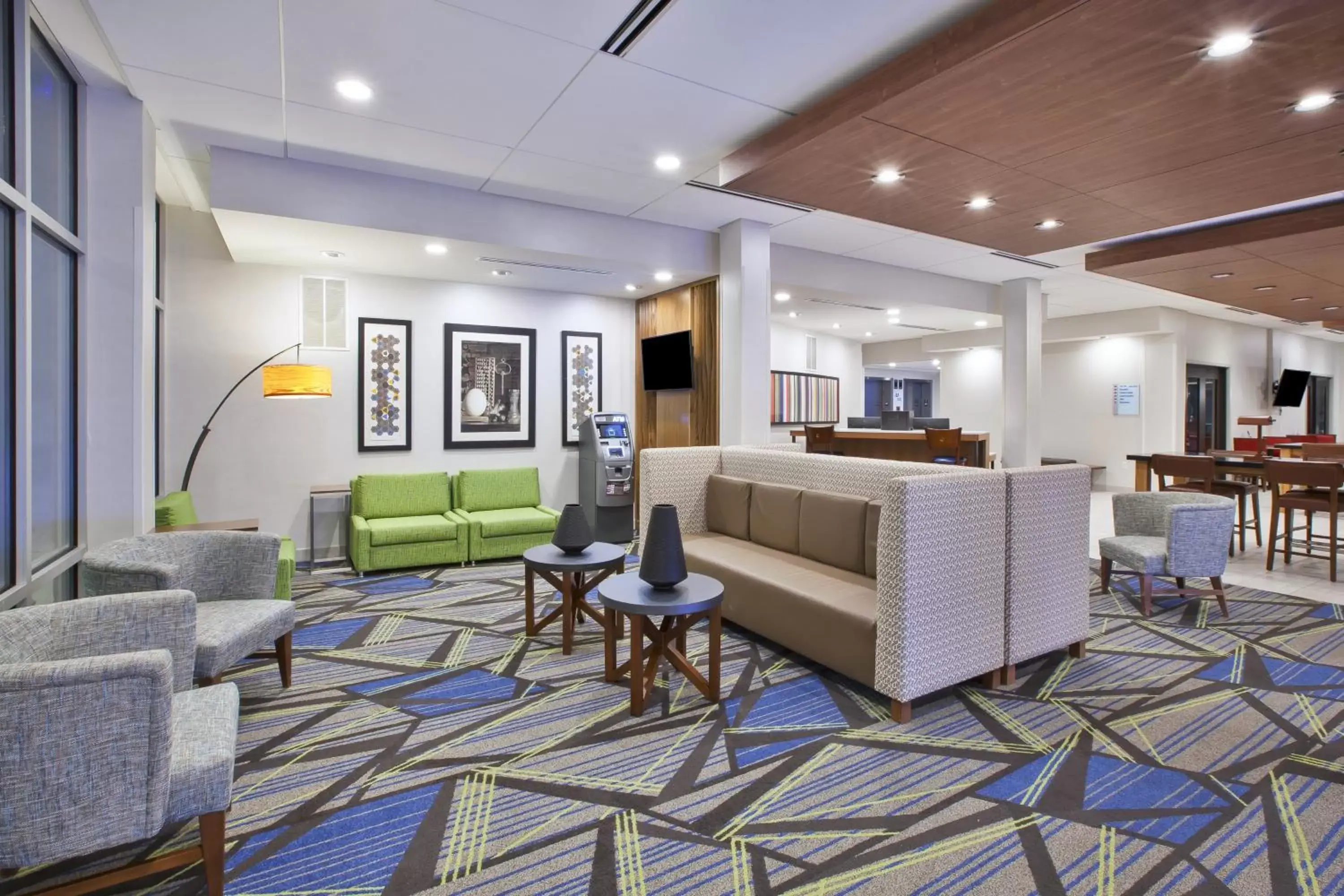 Property building, Lobby/Reception in Holiday Inn Express - Auburn Hills South, an IHG Hotel