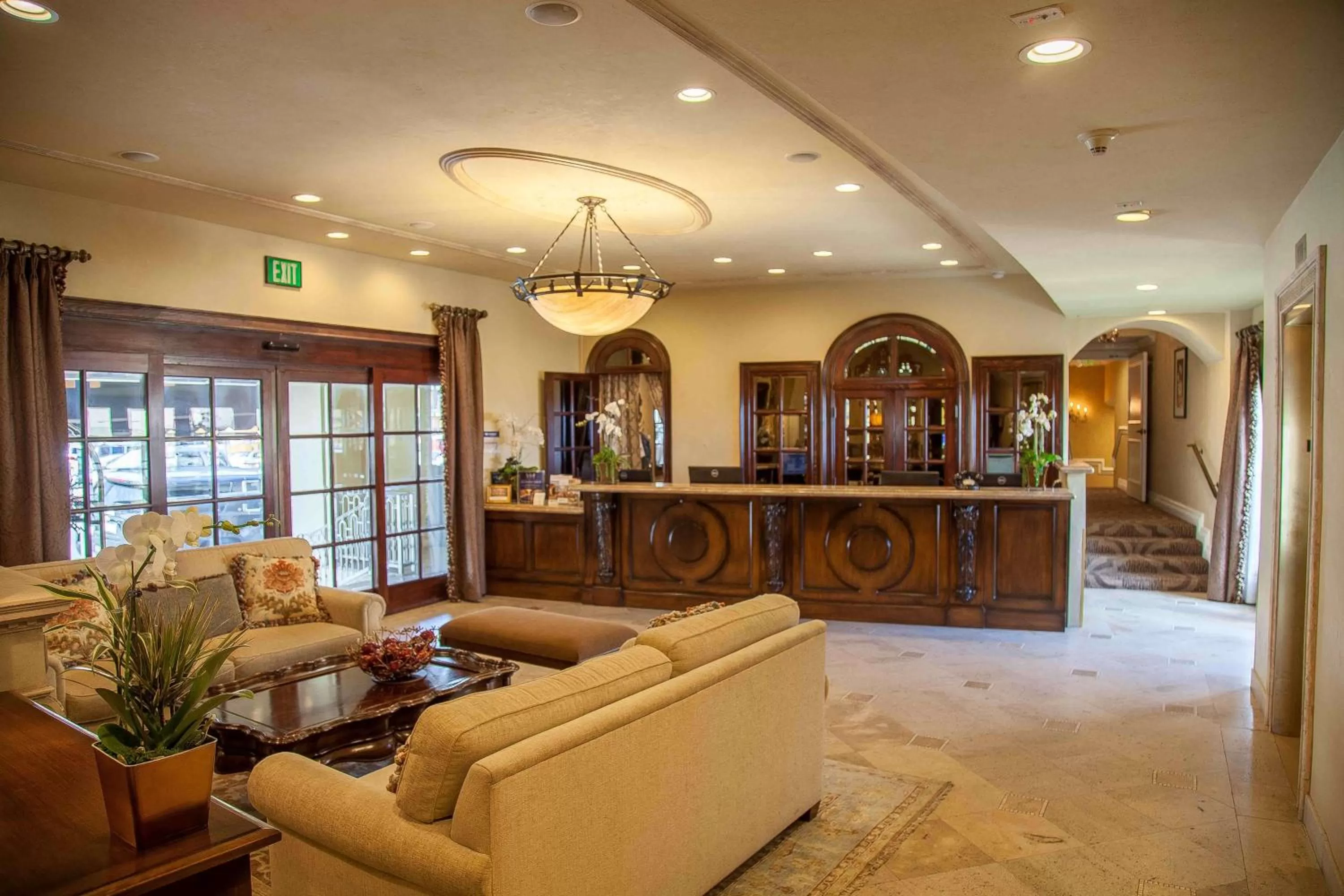 Lobby or reception in Best Western Plus Sunset Plaza Hotel