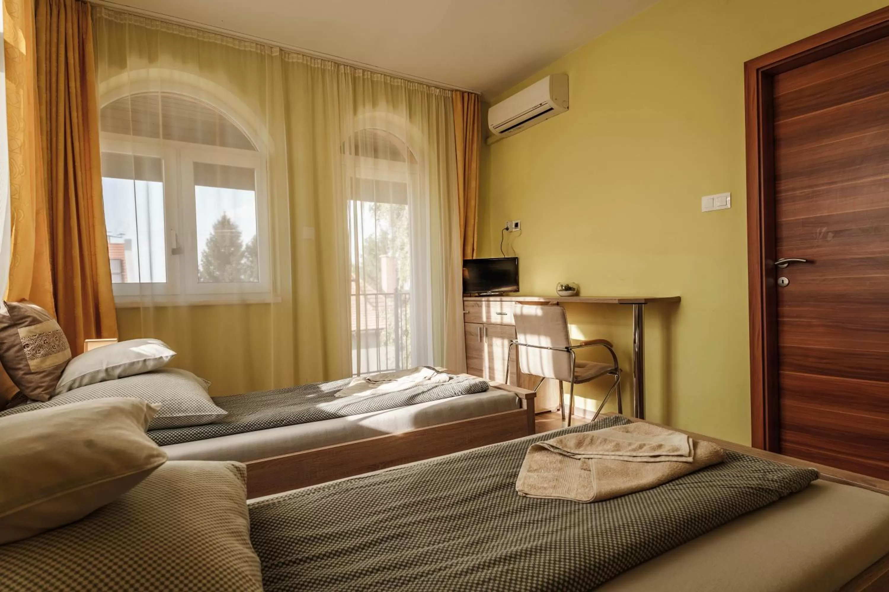 Bed in Garden Vendégház Makó