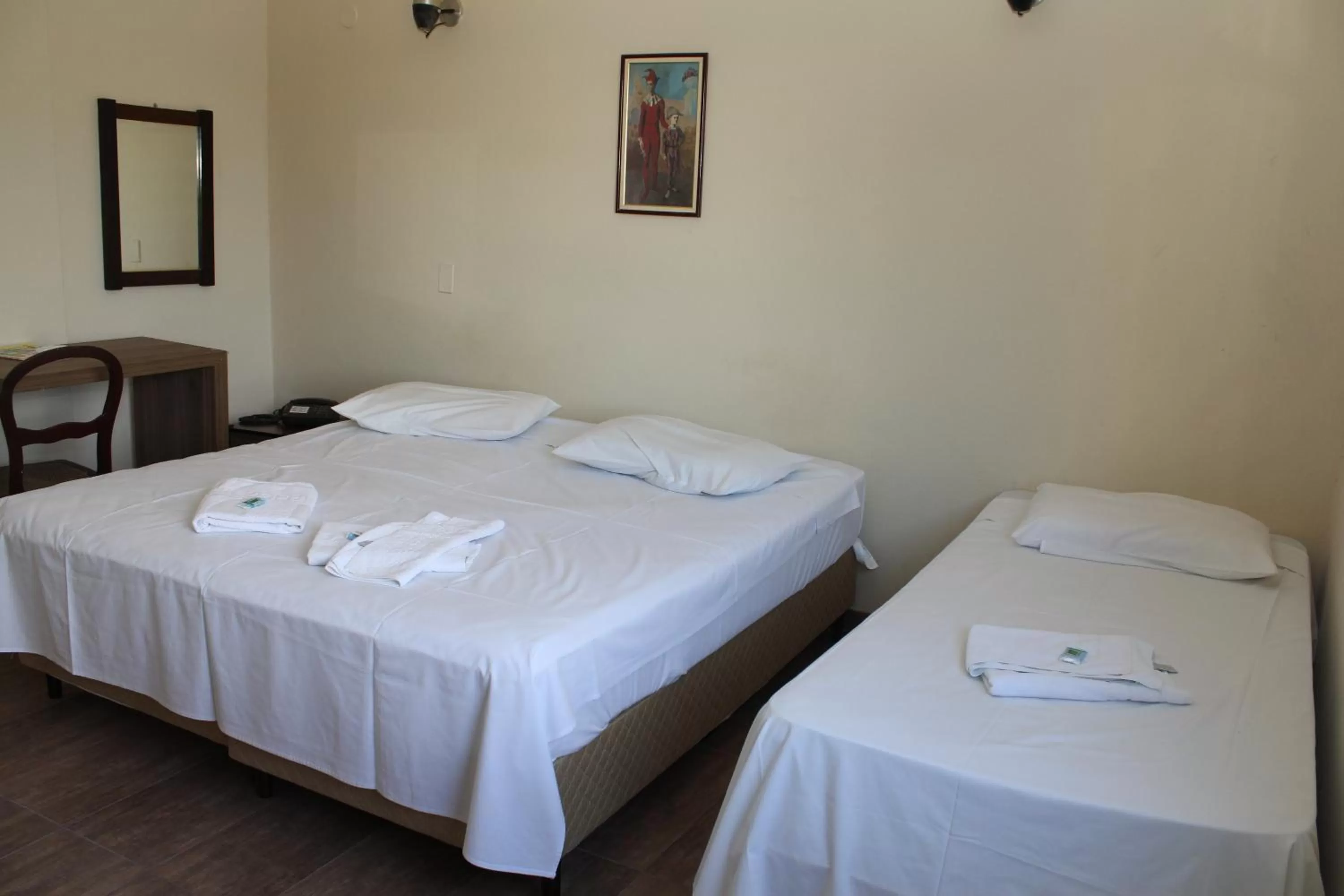 Photo of the whole room, Bed in Espigão Palace Hotel