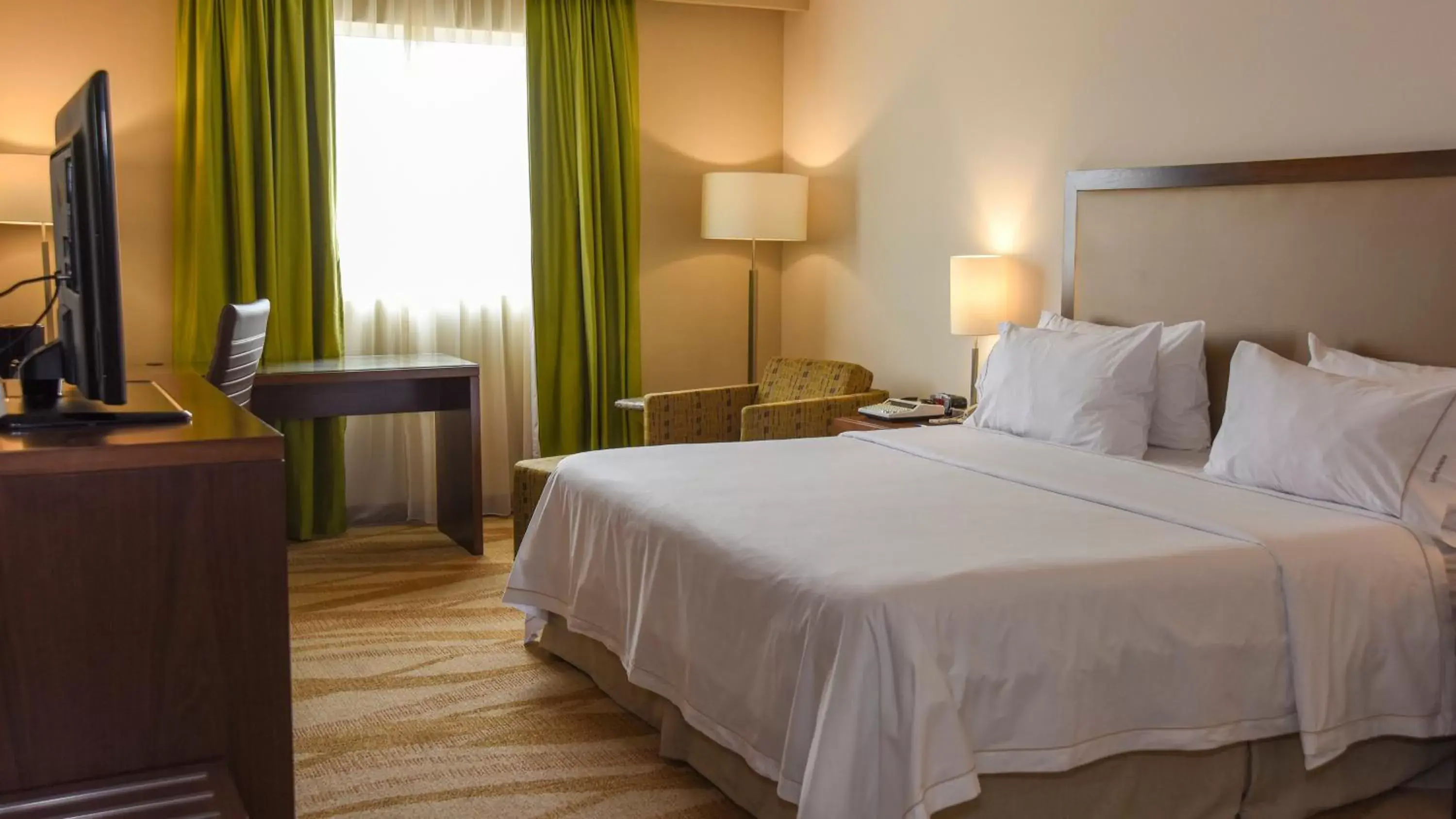 Photo of the whole room, Bed in Holiday Inn Express and Suites Celaya, an IHG Hotel