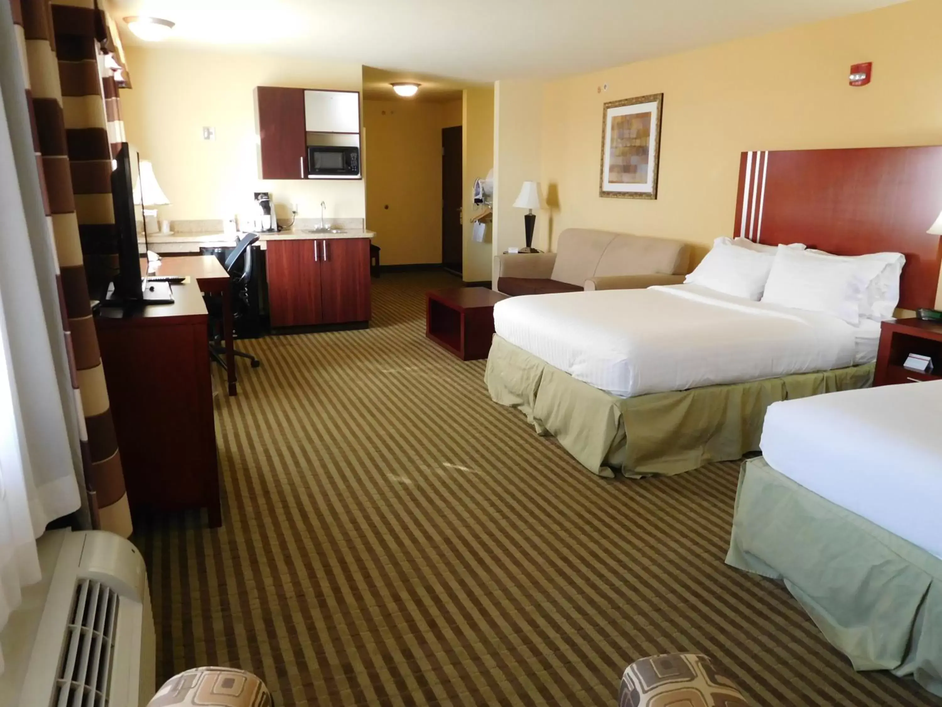 Bed in Holiday Inn Express Ponca City by IHG Bed in Holiday Inn Express Ponca City by IHG