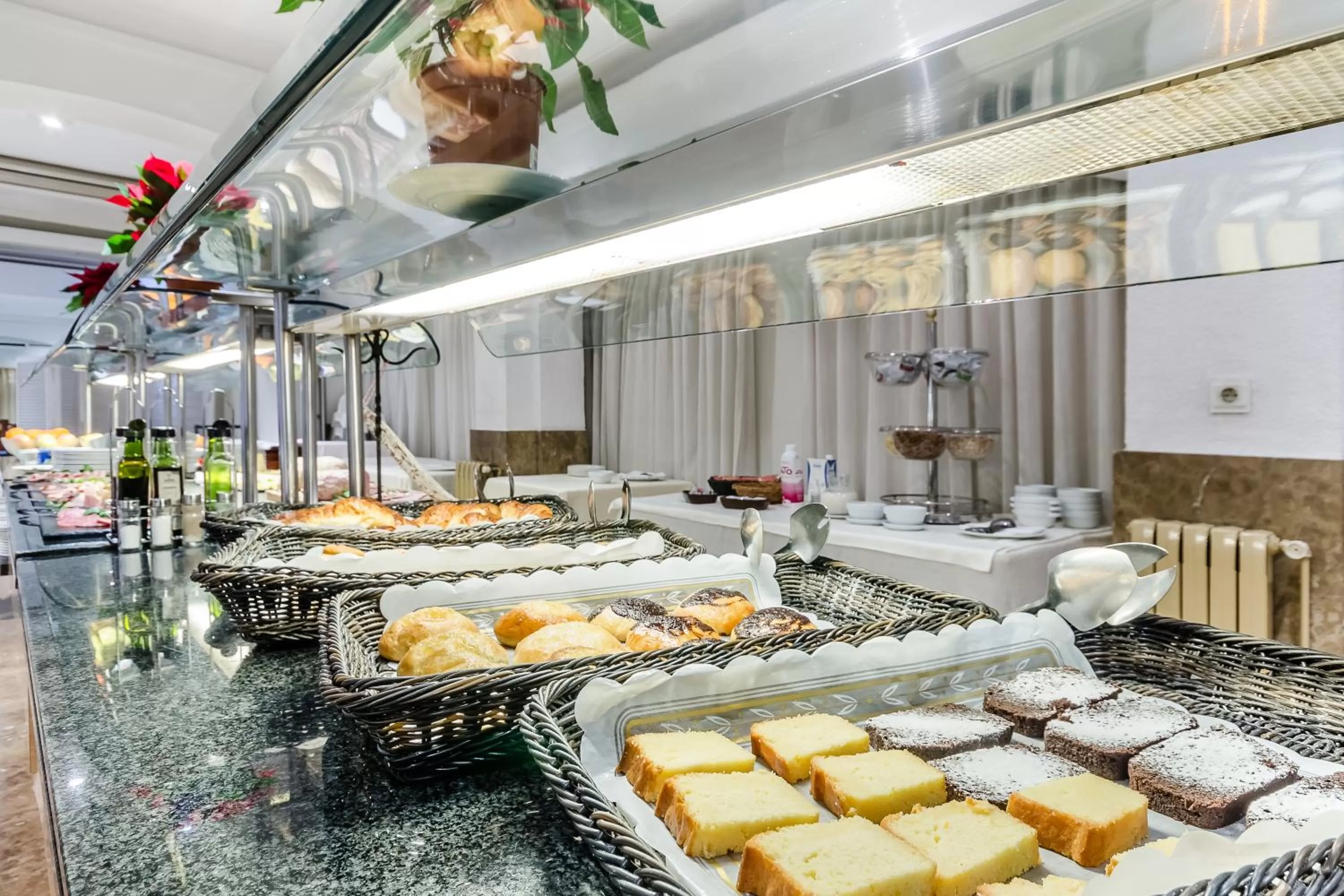 Food and drinks in Gran Sol Hotel