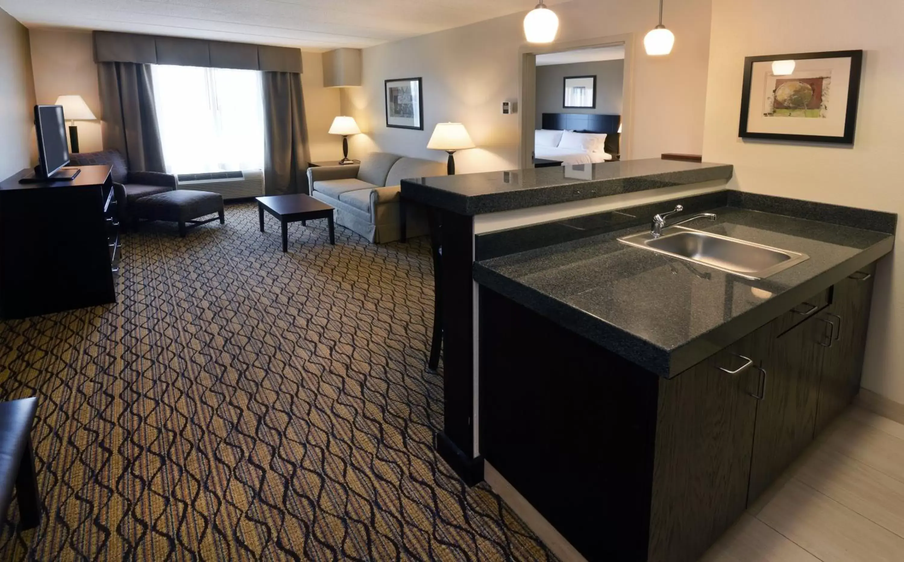 Photo of the whole room, Kitchen/Kitchenette in Holiday Inn Express Milford, an IHG Hotel