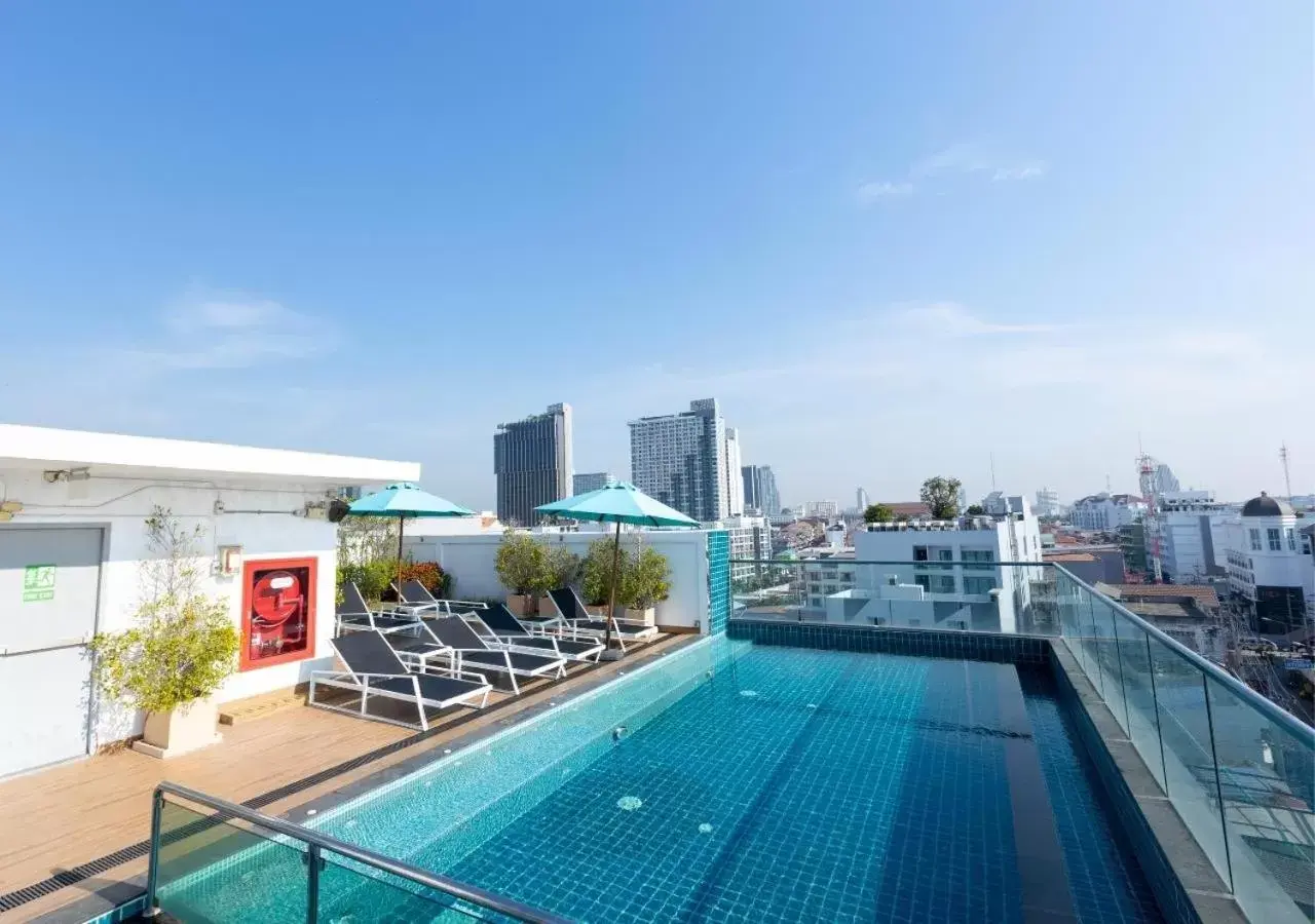 Swimming Pool in Holiday Inn Express Pattaya Central, an IHG Hotel