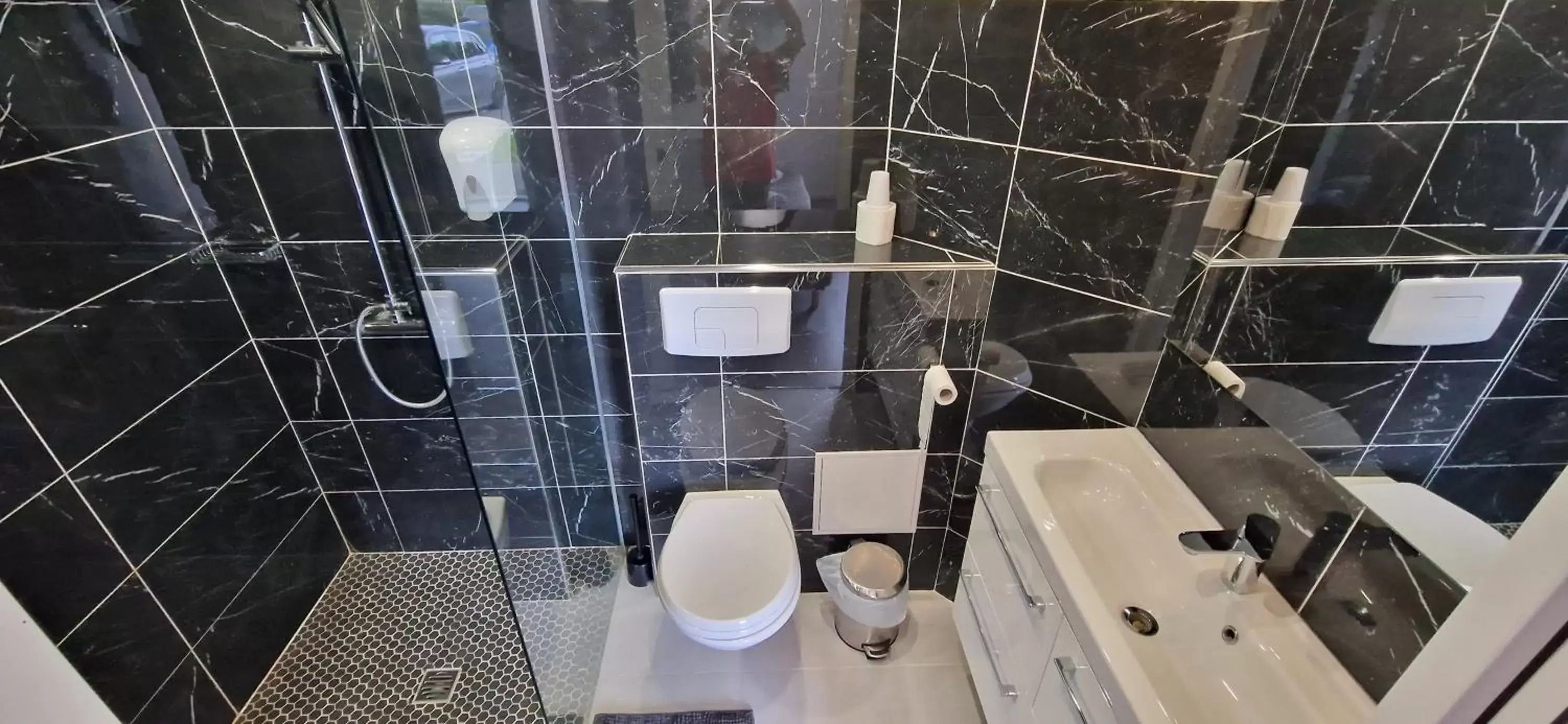 Bathroom in Fasthotel Roissy - Saint-Witz