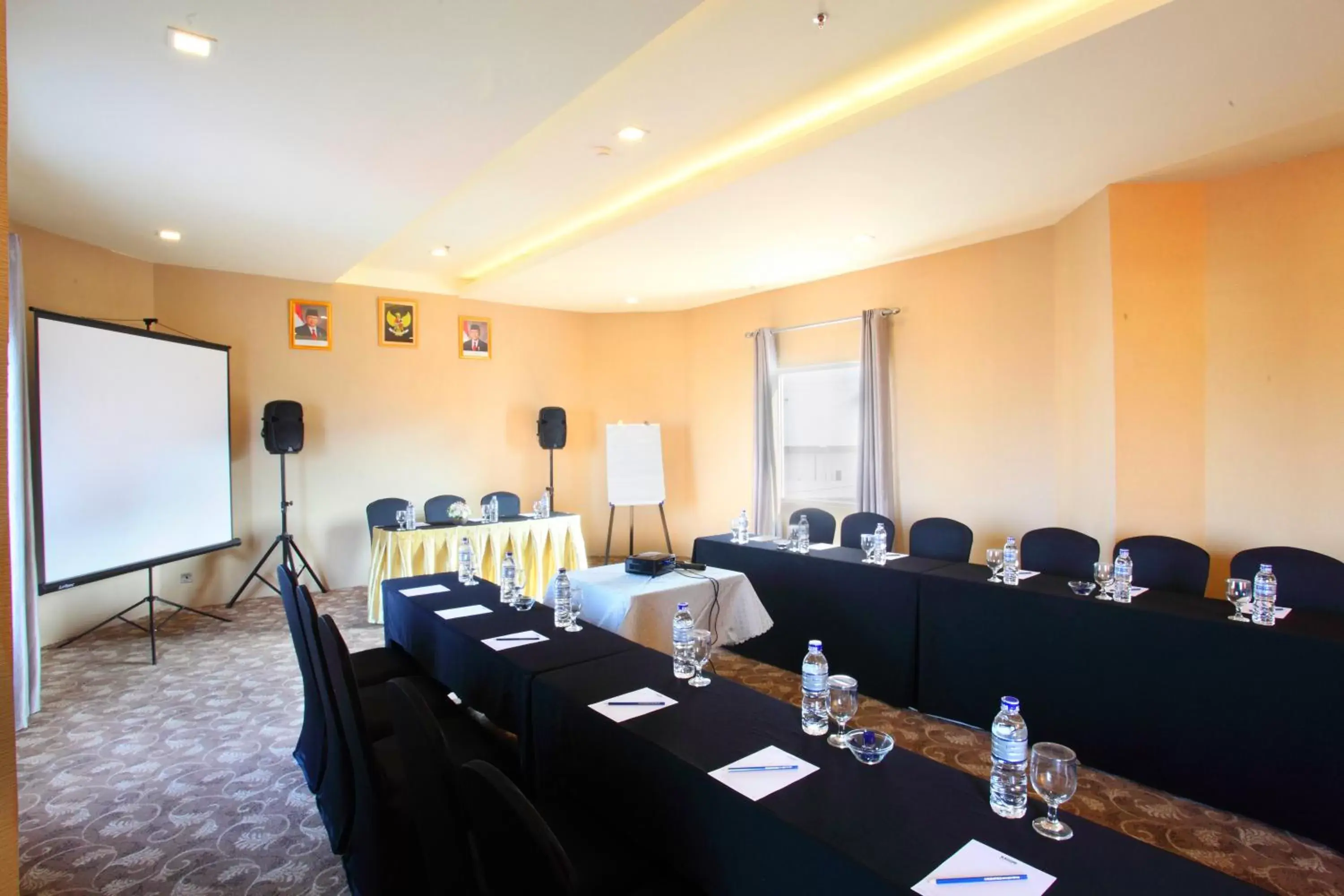 Business facilities in Gino Feruci Braga by KAGUM Hotels