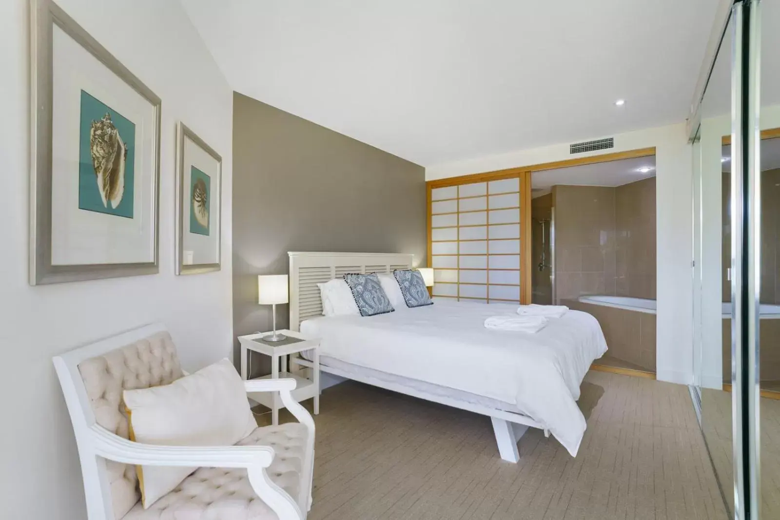 Bedroom, Bed in Cotton Beach Resort - Tweed Coast Holidays ®