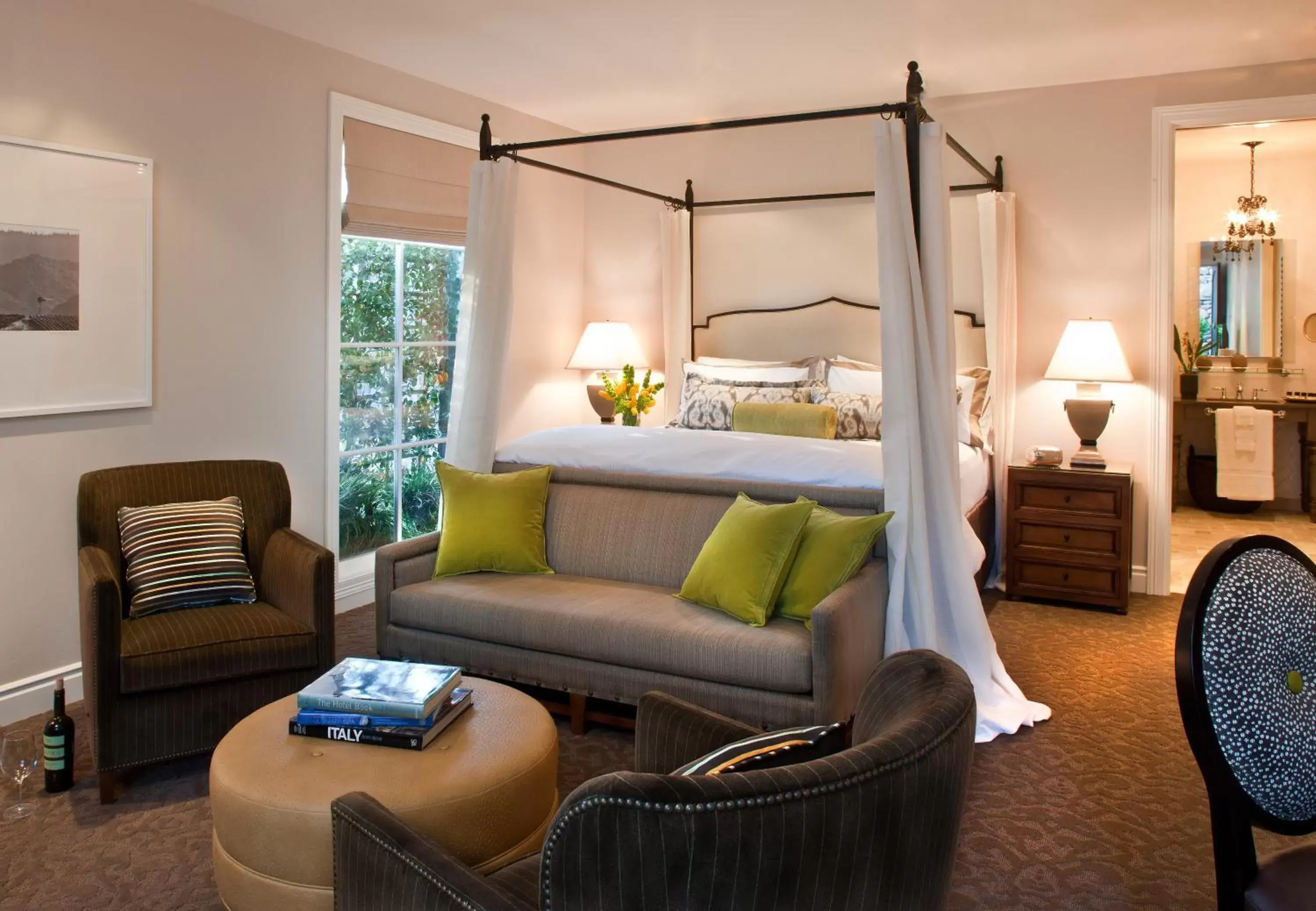 Bed, Seating Area in Hotel Yountville