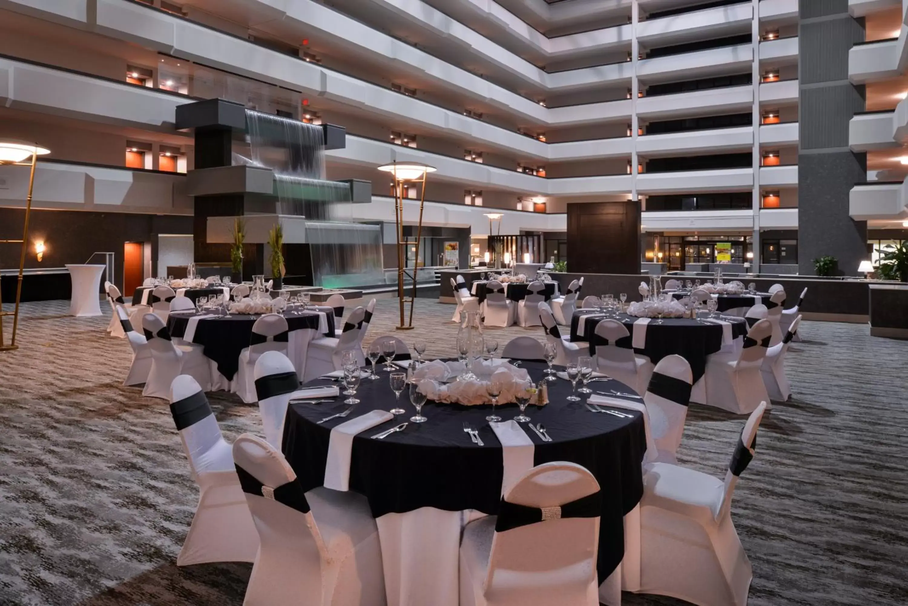 Property building in Holiday Inn Hotel and Suites Beaumont-Plaza I-10 & Walden by IHG Property building in Holiday Inn Hotel and Suites Beaumont-Plaza I-10 & Walden by IHG