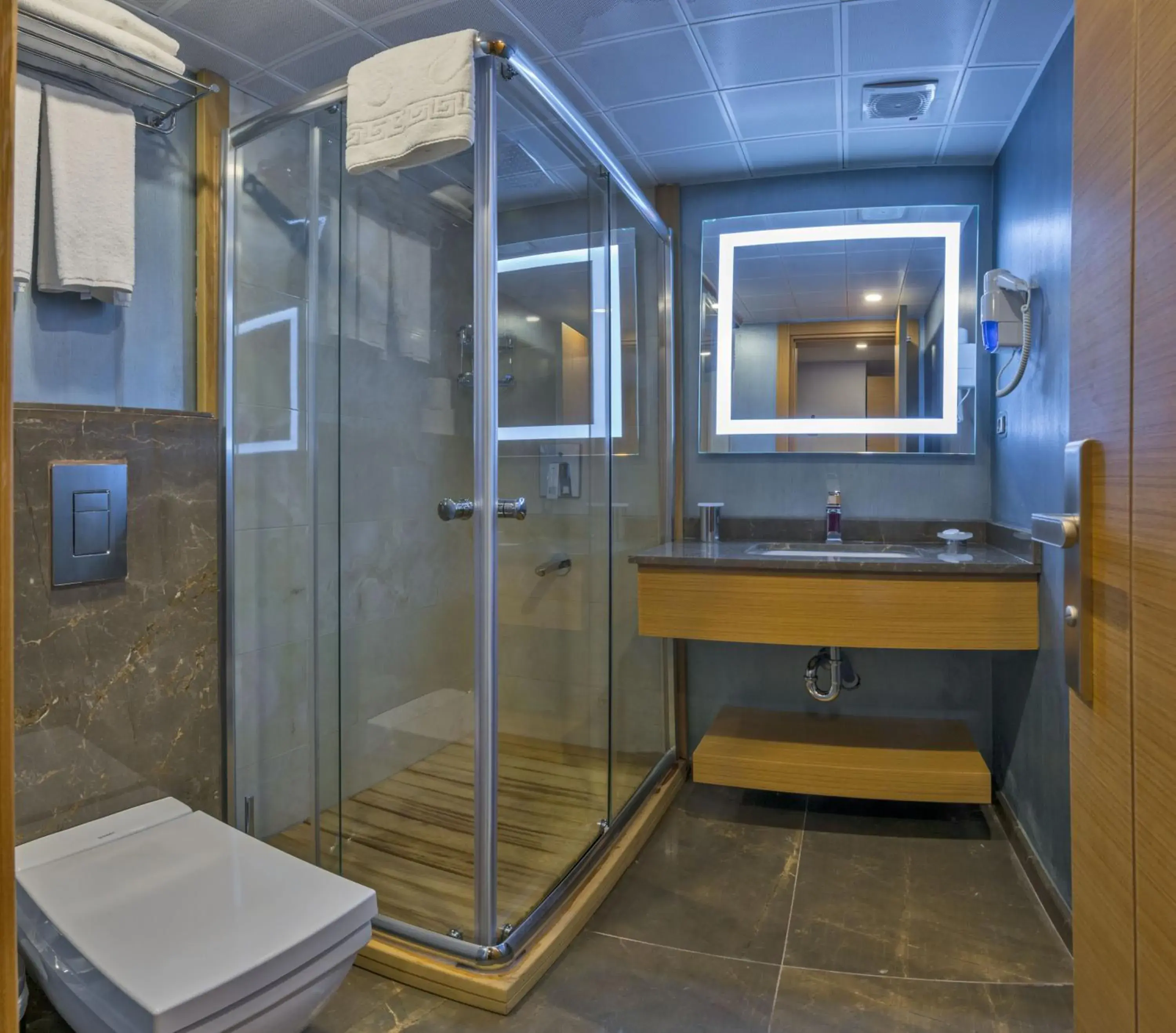 Bathroom in Bisetun Hotel