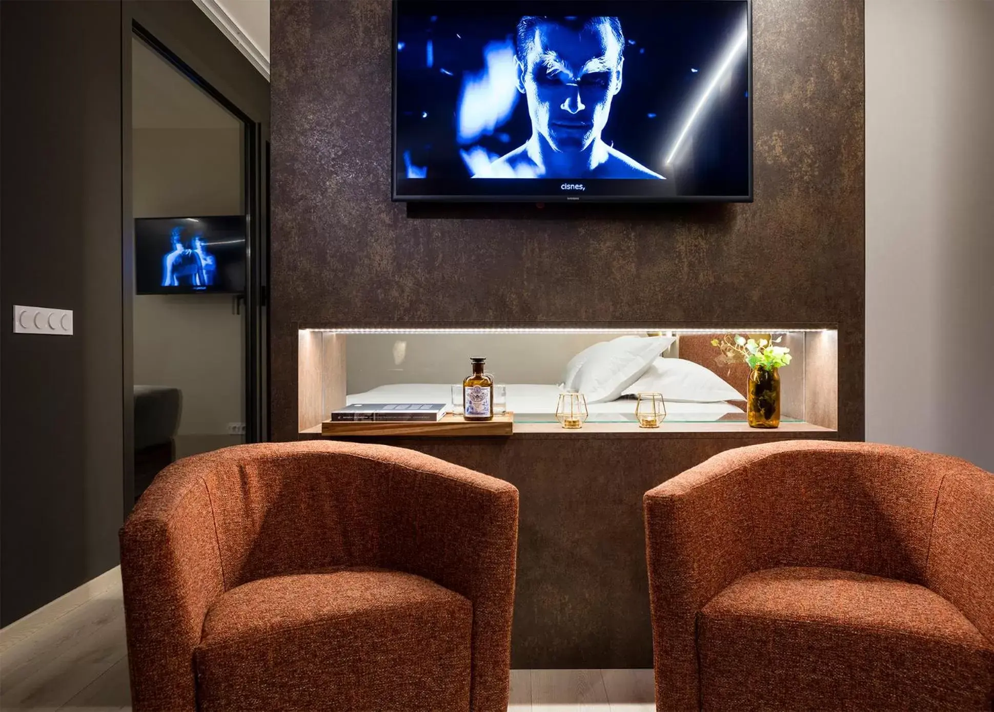 TV and multimedia, Bathroom in Axel Hotel San Sebastián - Adults Only