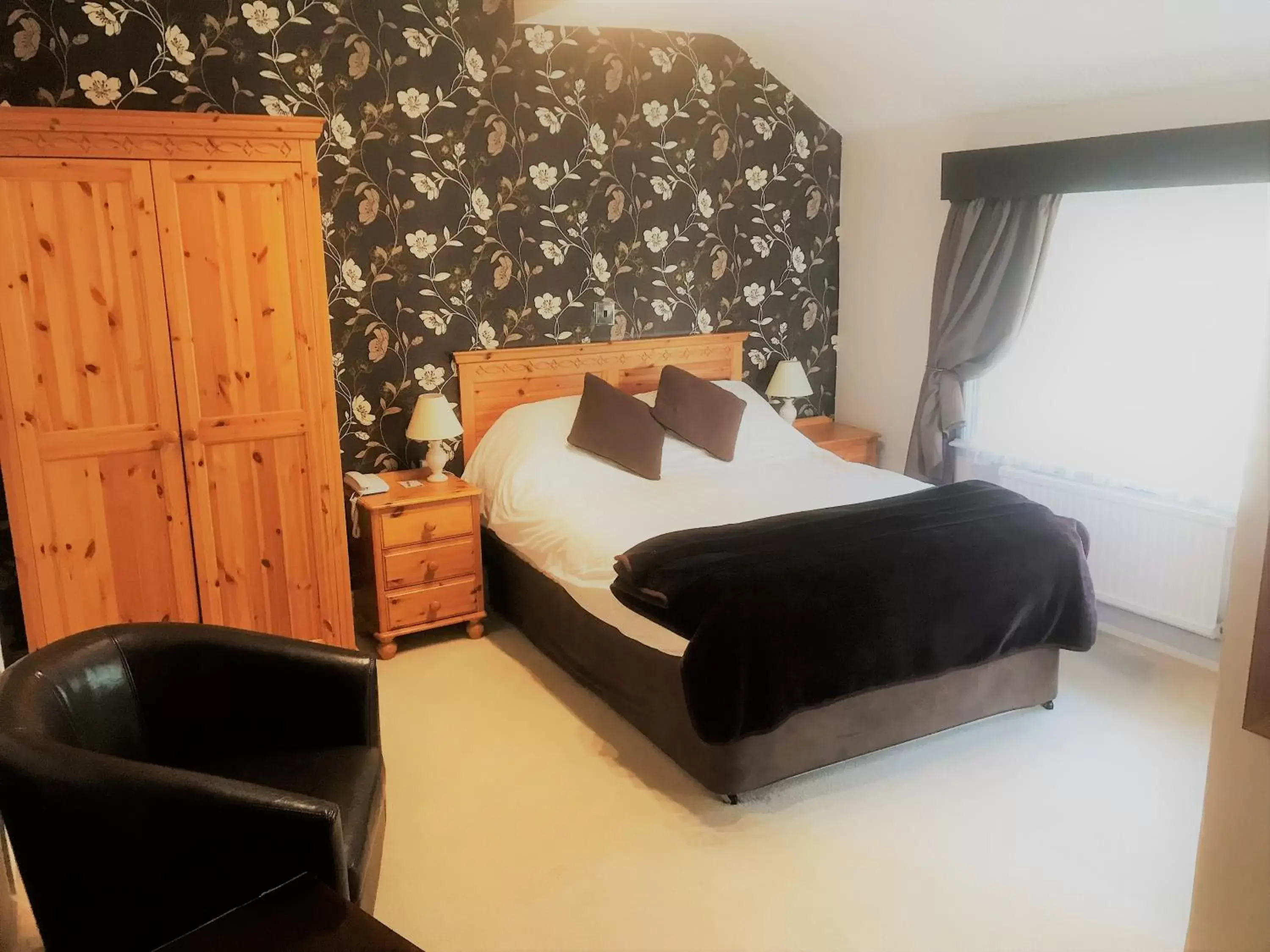 Bedroom, Bed in Craig-y-Dderwen Riverside Hotel