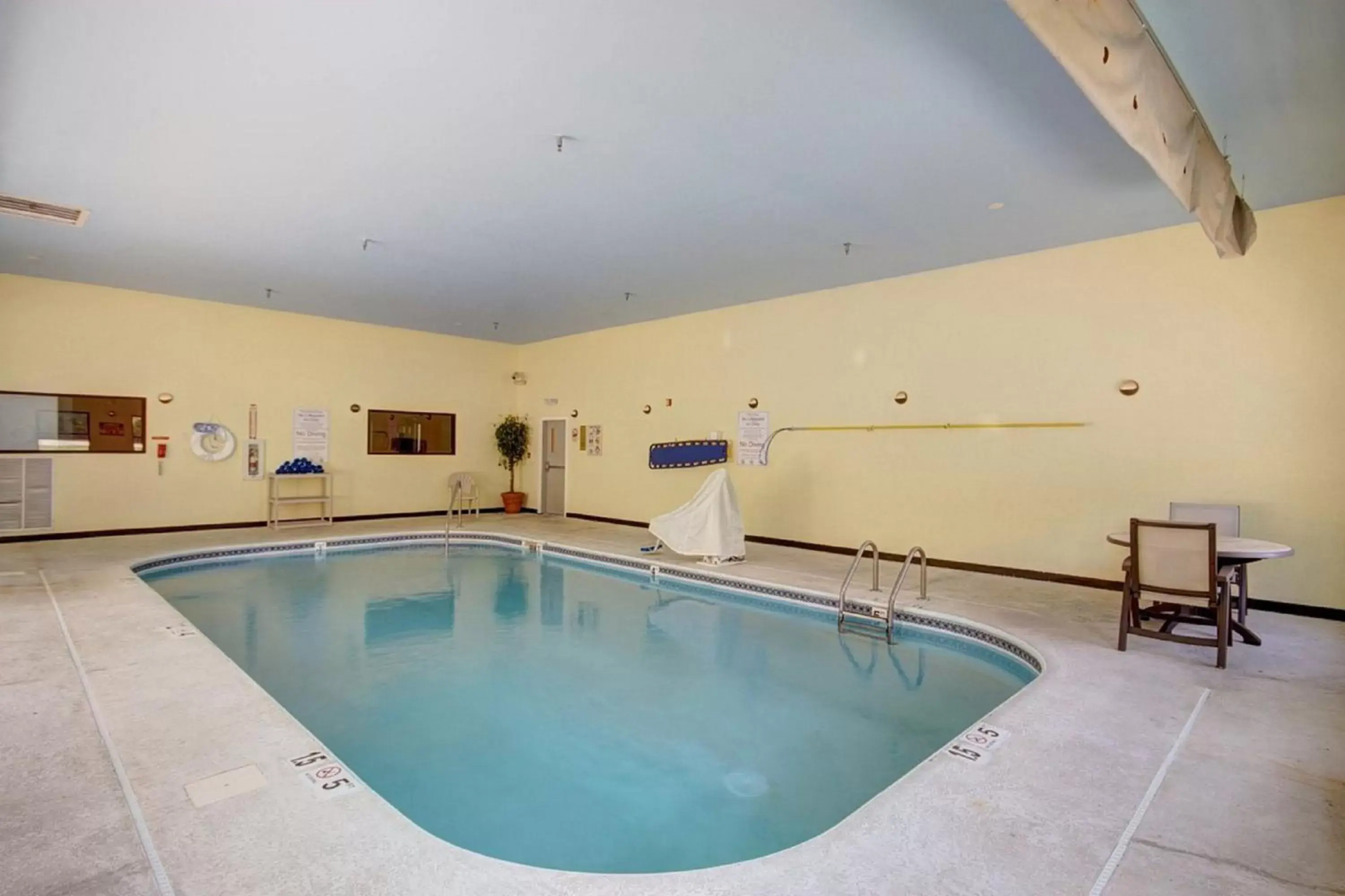 Swimming Pool in Holiday Inn Express Columbus South - Obetz, an IHG Hotel
