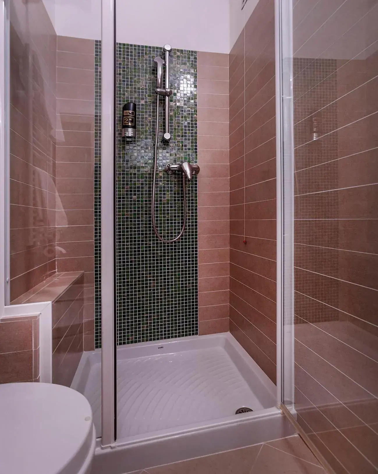 Bathroom in Hotel Lago Di Garda