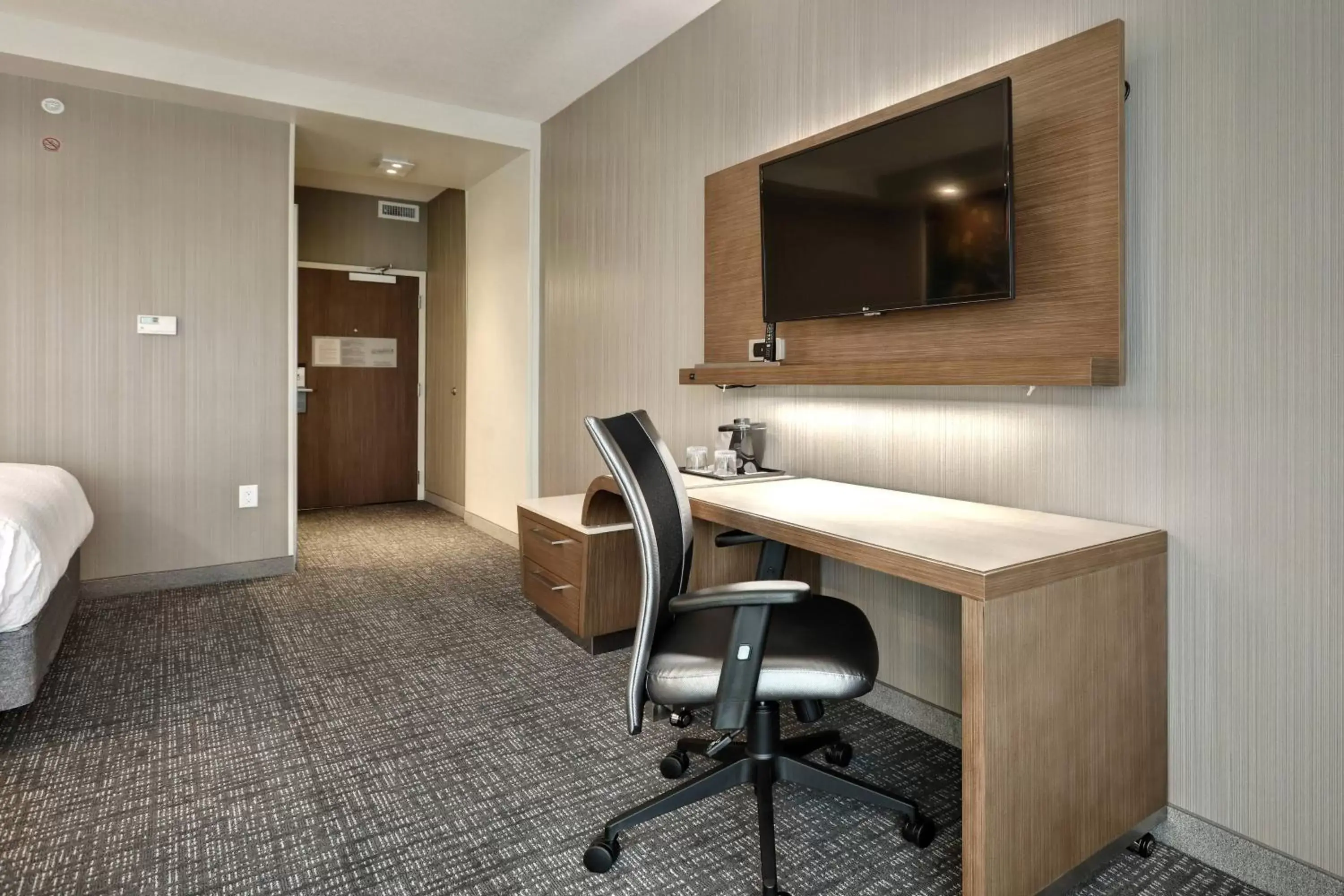 Photo of the whole room, TV/Entertainment Center in Courtyard by Marriott Deptford