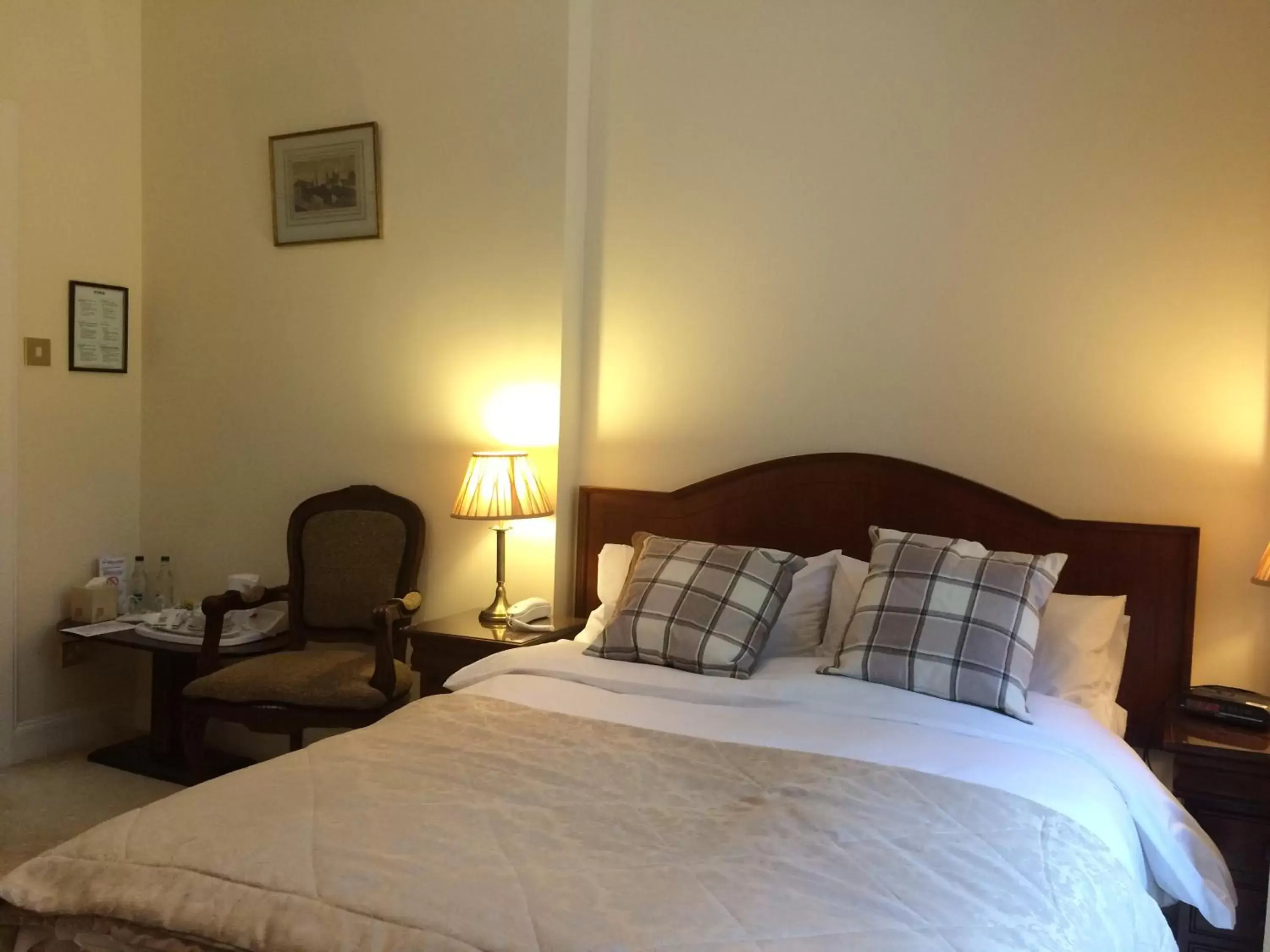 Bedroom, Bed in Mansfield House Hotel