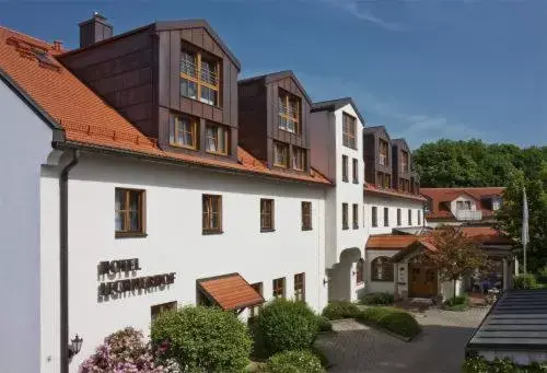 Property Building in Hotel Lechnerhof Unterföhring